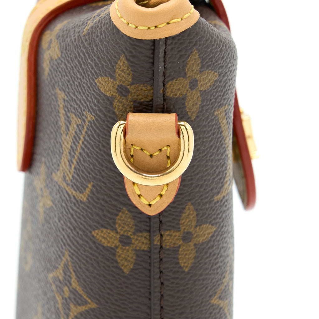 louis-vuitton-fold-me-pouch-monogram-canvas-2