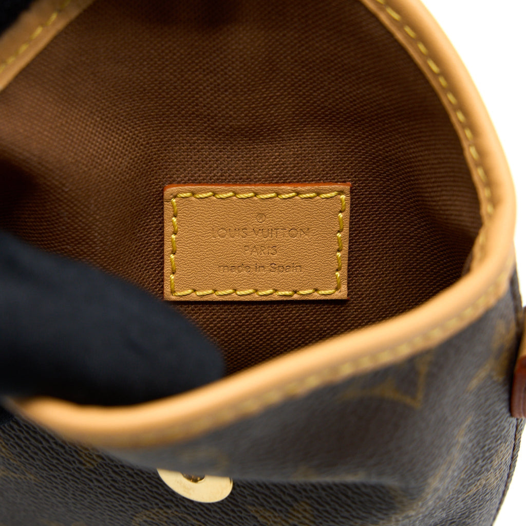 louis-vuitton-fold-me-pouch-monogram-canvas-2