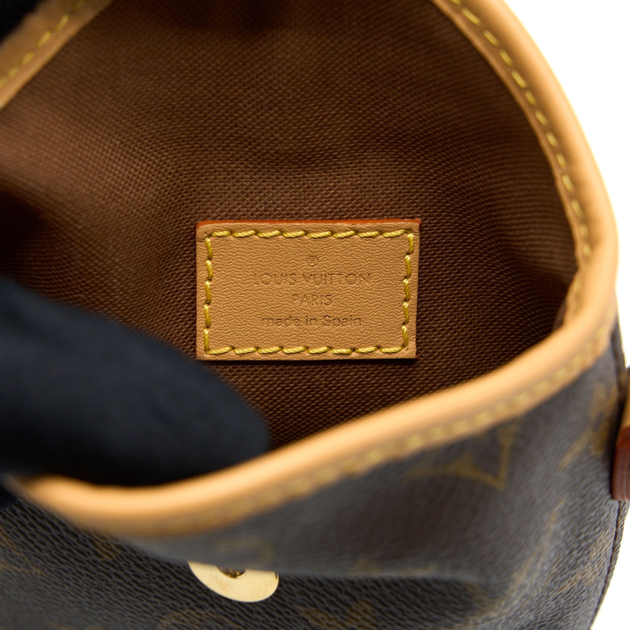 louis-vuitton-fold-me-pouch-monogram-canvas-2
