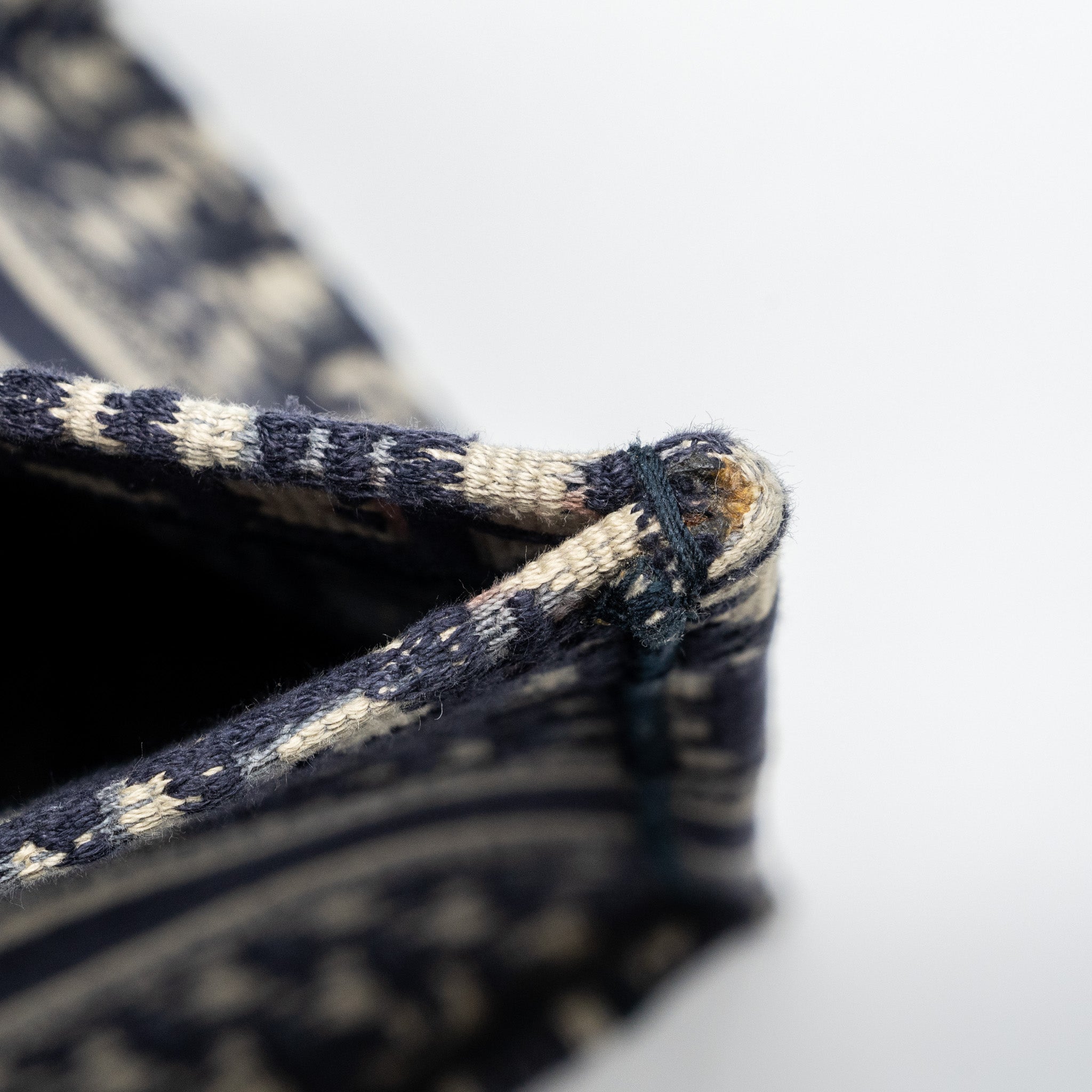 dior-medium-book-tote-blue-oblique-emboidery