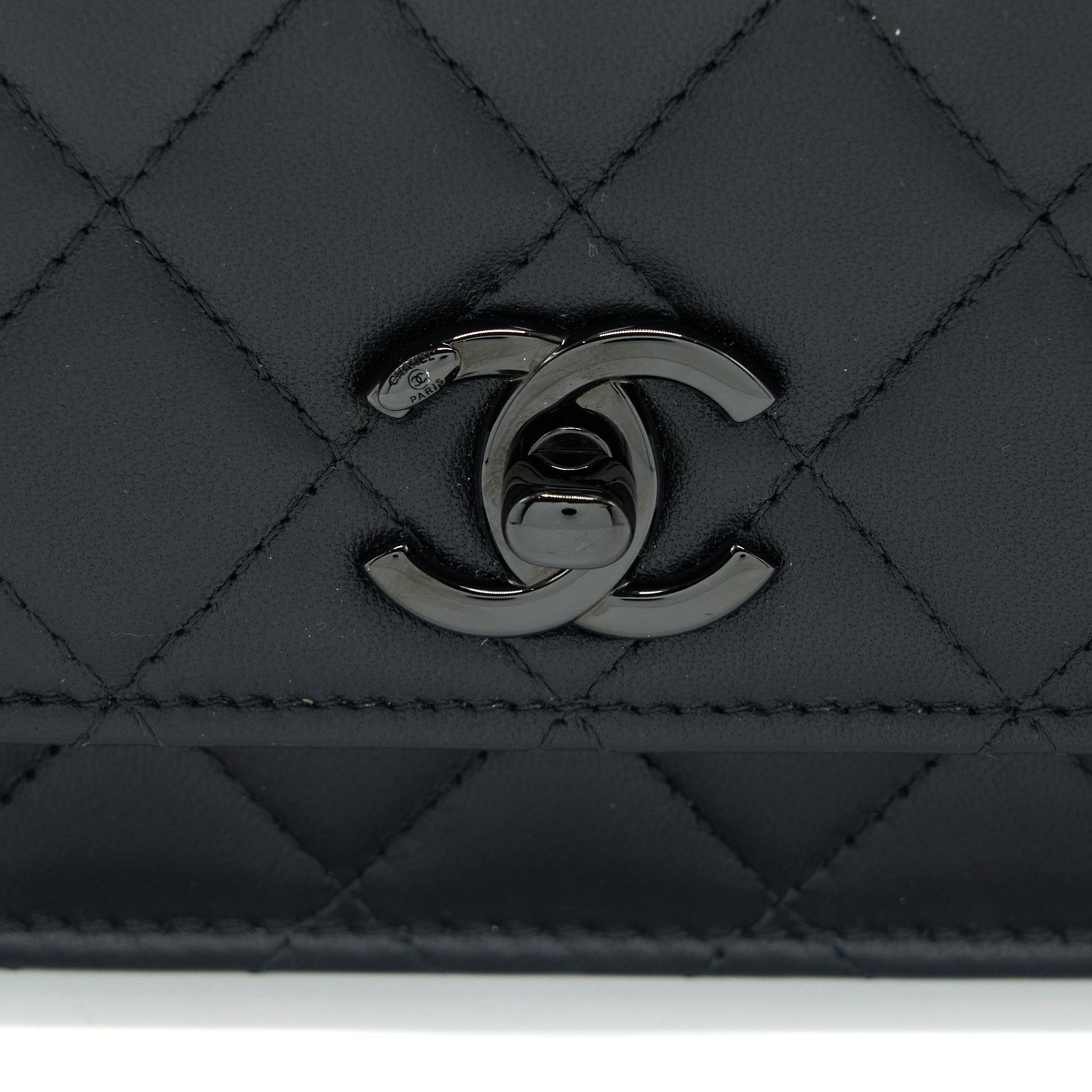 chanel-trendy-cc-wallet-on-chain-lambskin-so-black-with-black-hardware-microchip