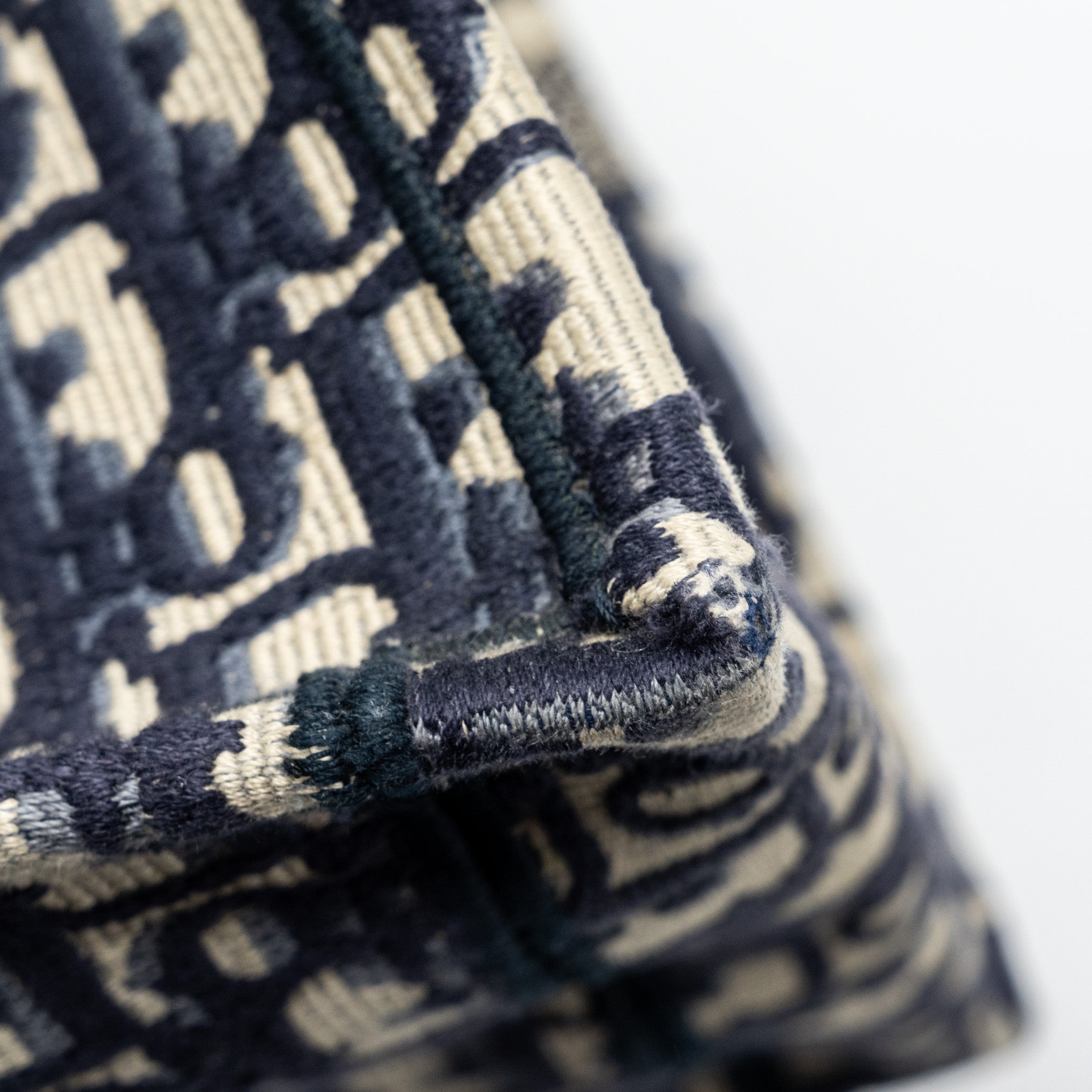dior-medium-book-tote-blue-oblique-emboidery
