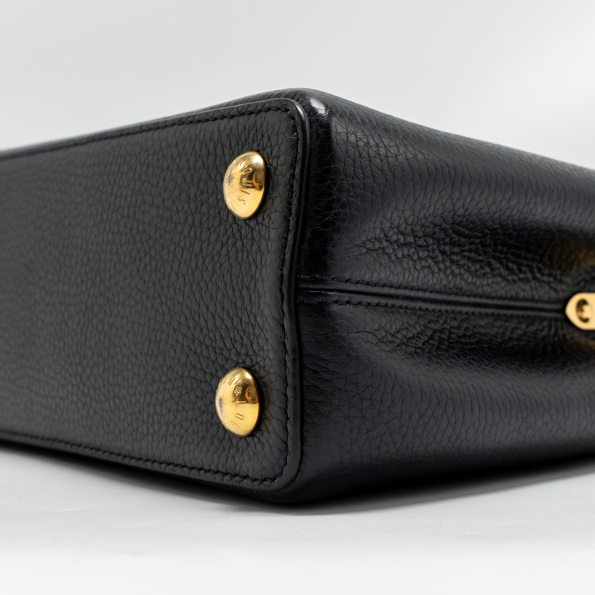 louis-vuitton-capucines-bb-calfskin-black-ghw-1