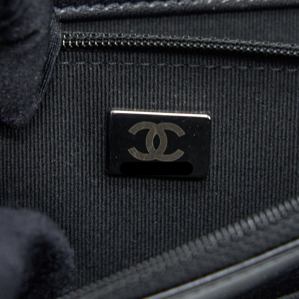 chanel-trendy-cc-wallet-on-chain-lambskin-so-black-with-black-hardware-microchip