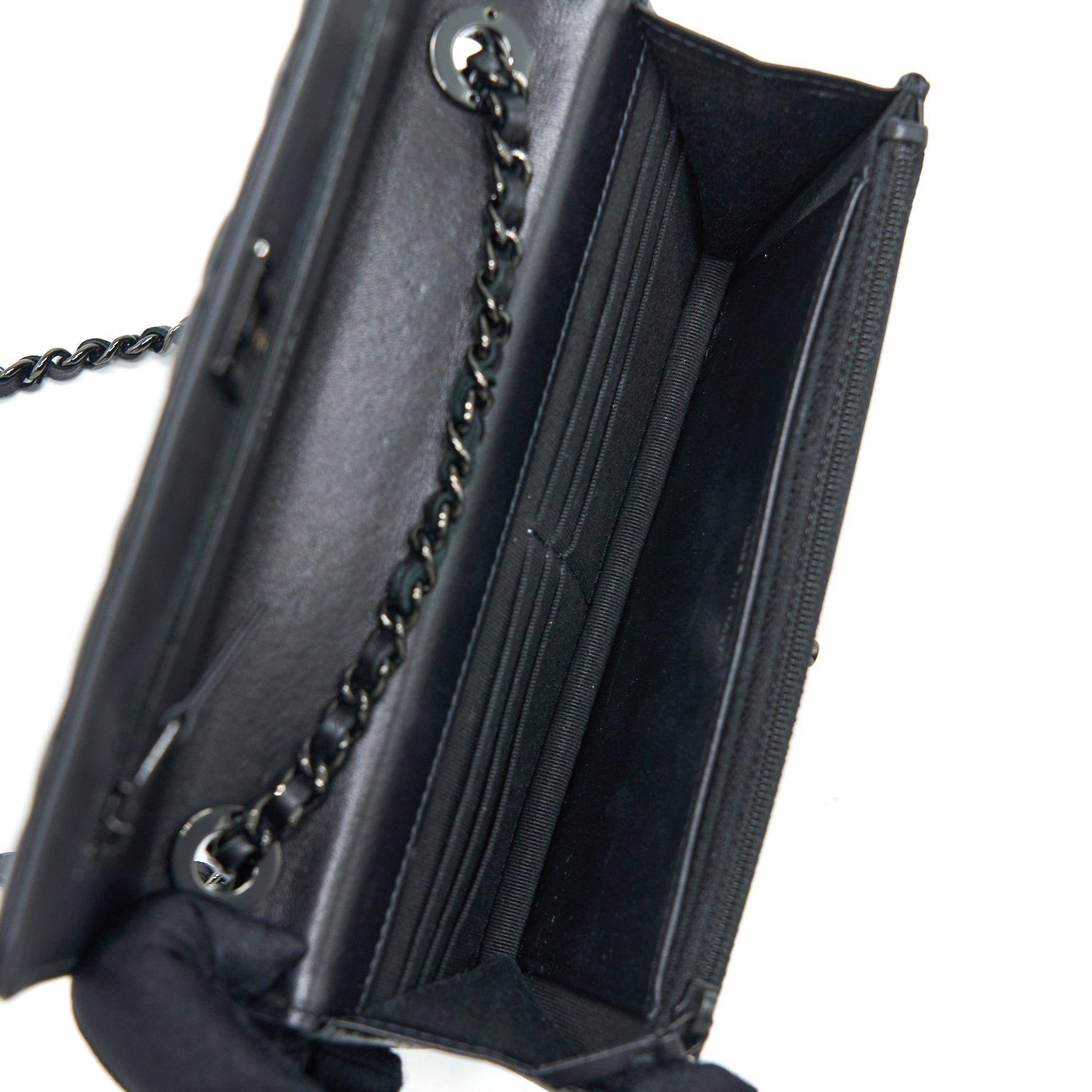 chanel-trendy-cc-wallet-on-chain-lambskin-so-black-with-black-hardware-microchip