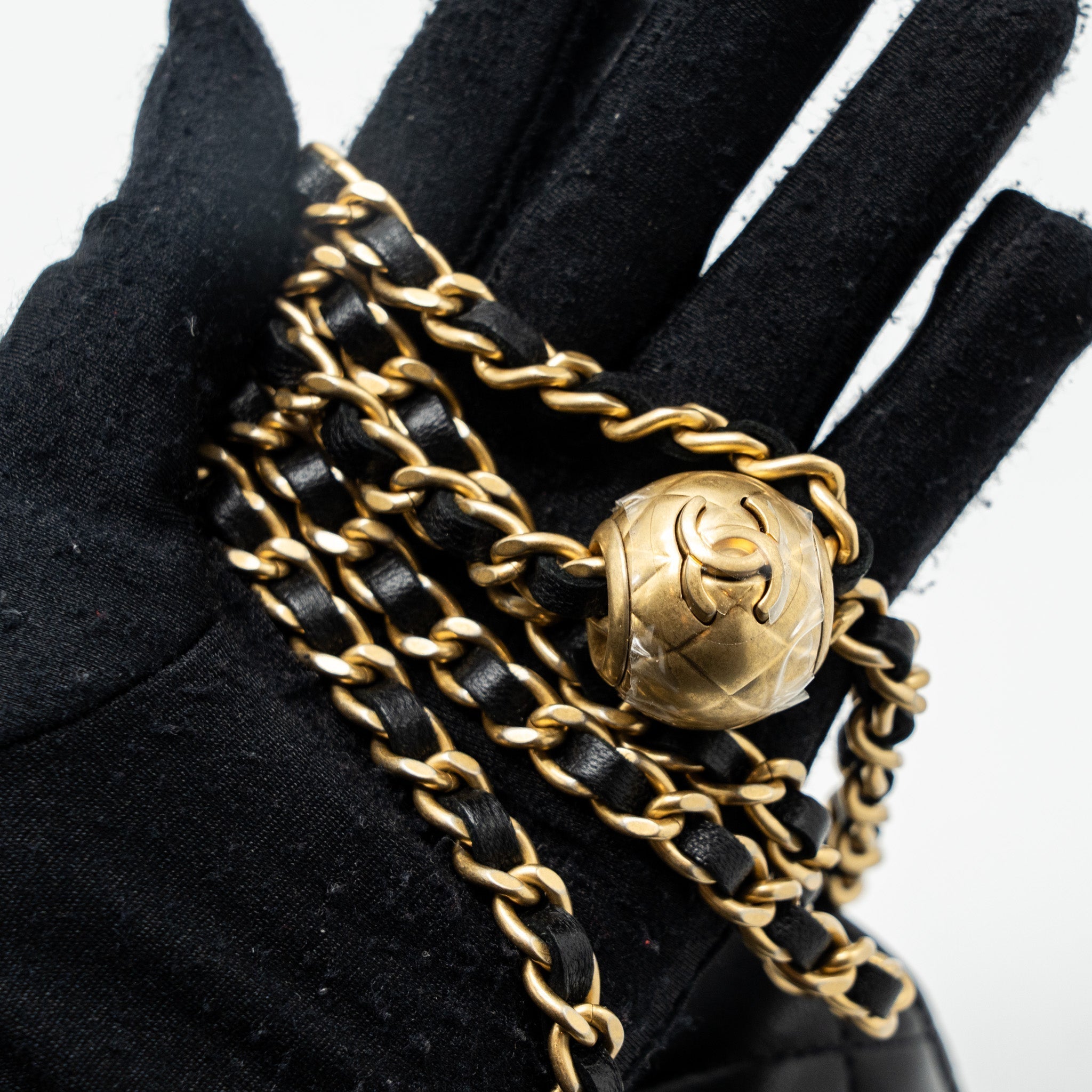 chanel-pearl-crush-wallet-on-chain-lambskin-black-ghw-microchip-10