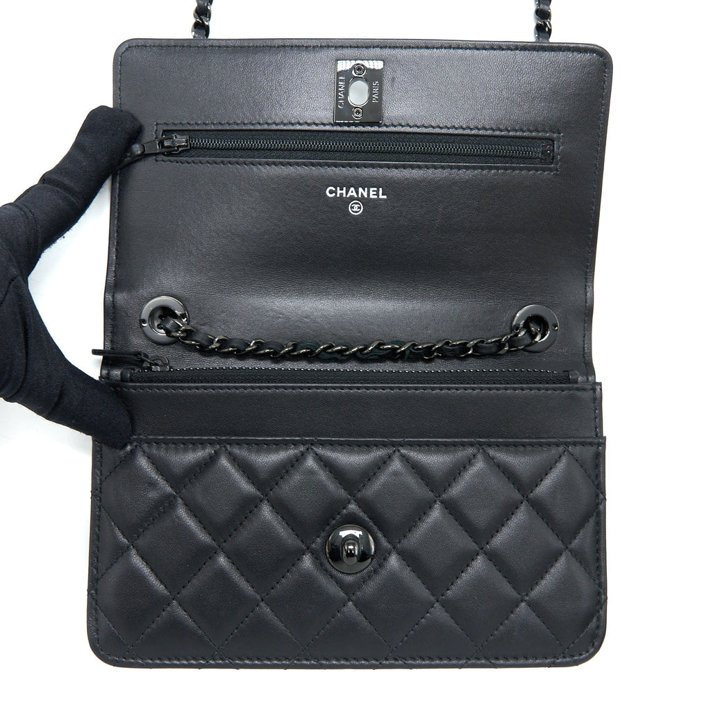 chanel-trendy-cc-wallet-on-chain-lambskin-so-black-with-black-hardware-microchip