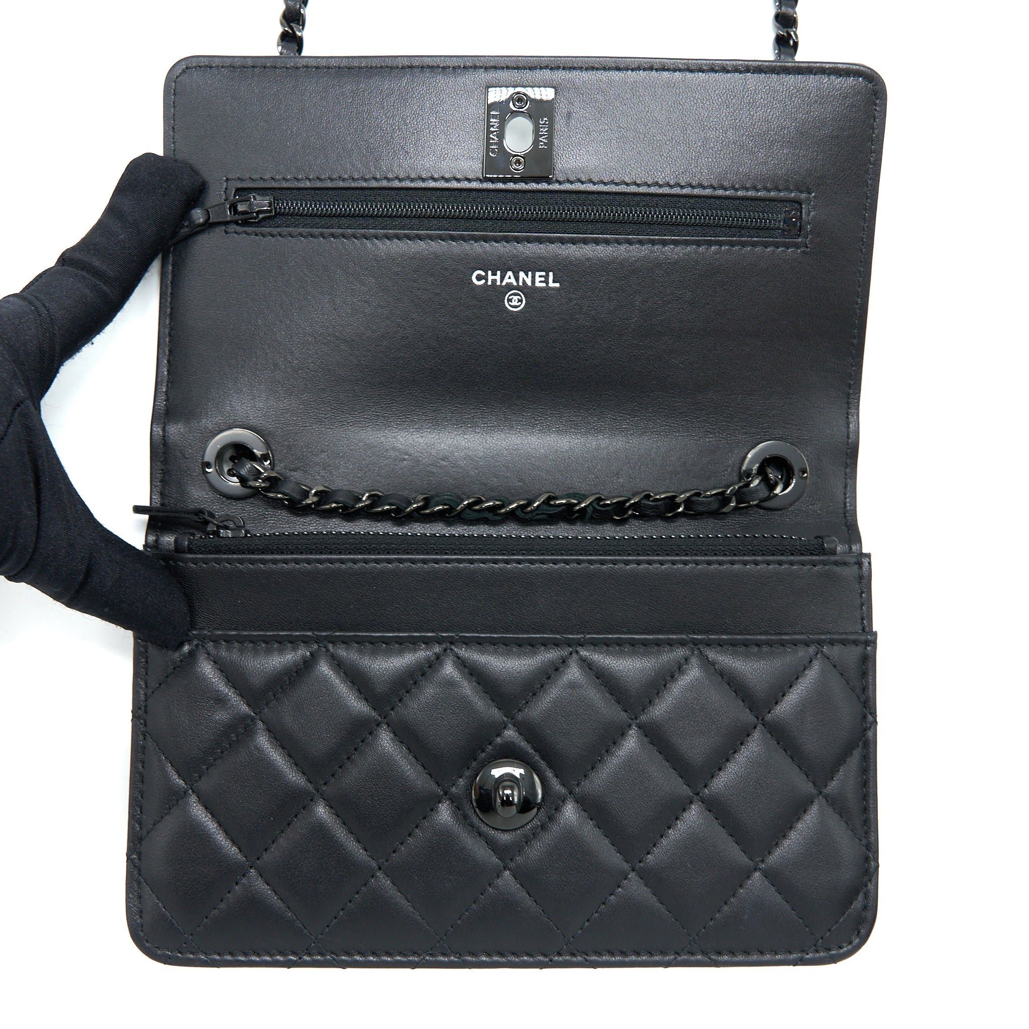 chanel-trendy-cc-wallet-on-chain-lambskin-so-black-with-black-hardware-microchip