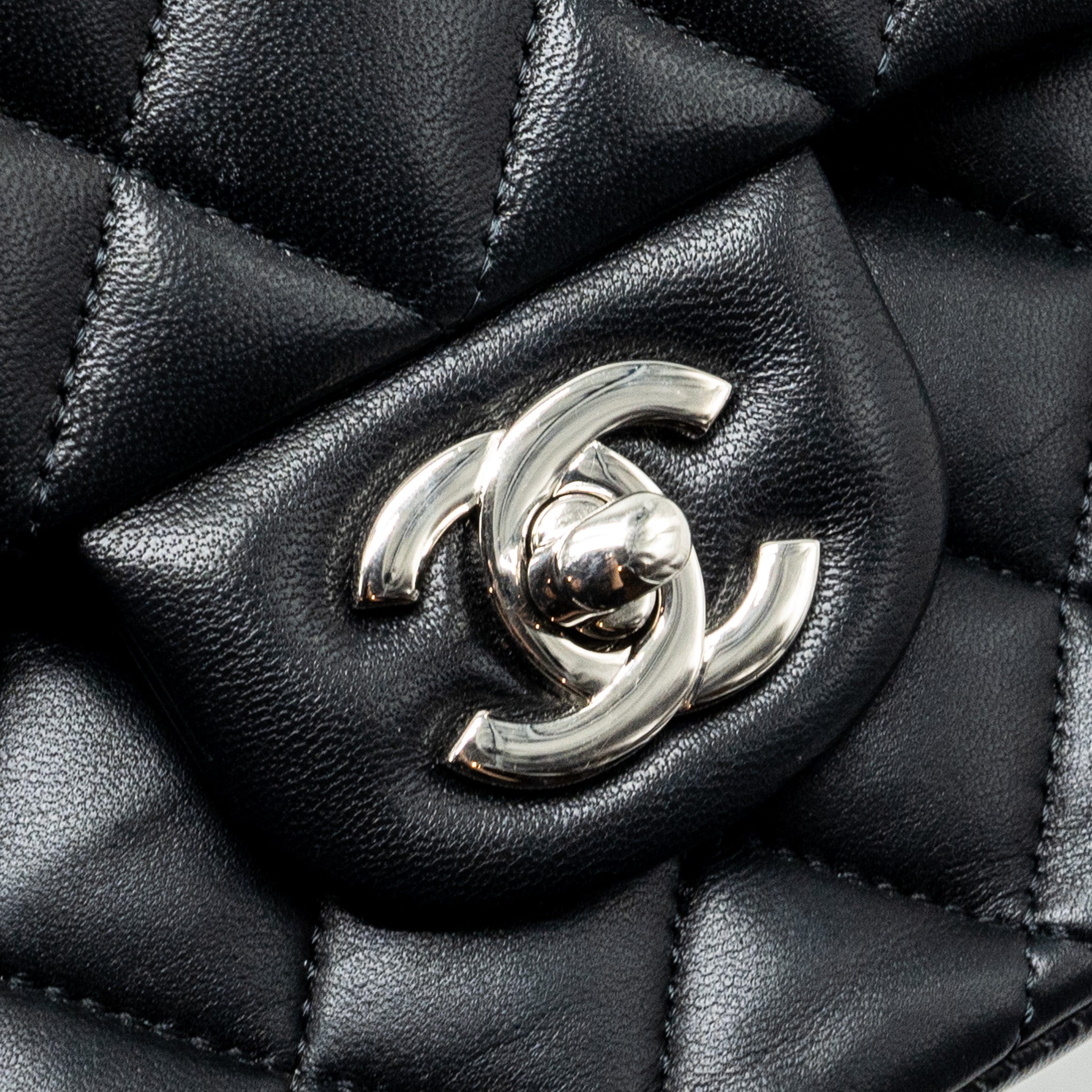chanel-medium-classic-double-flap-bag-lambskin-black-shw-copy-1