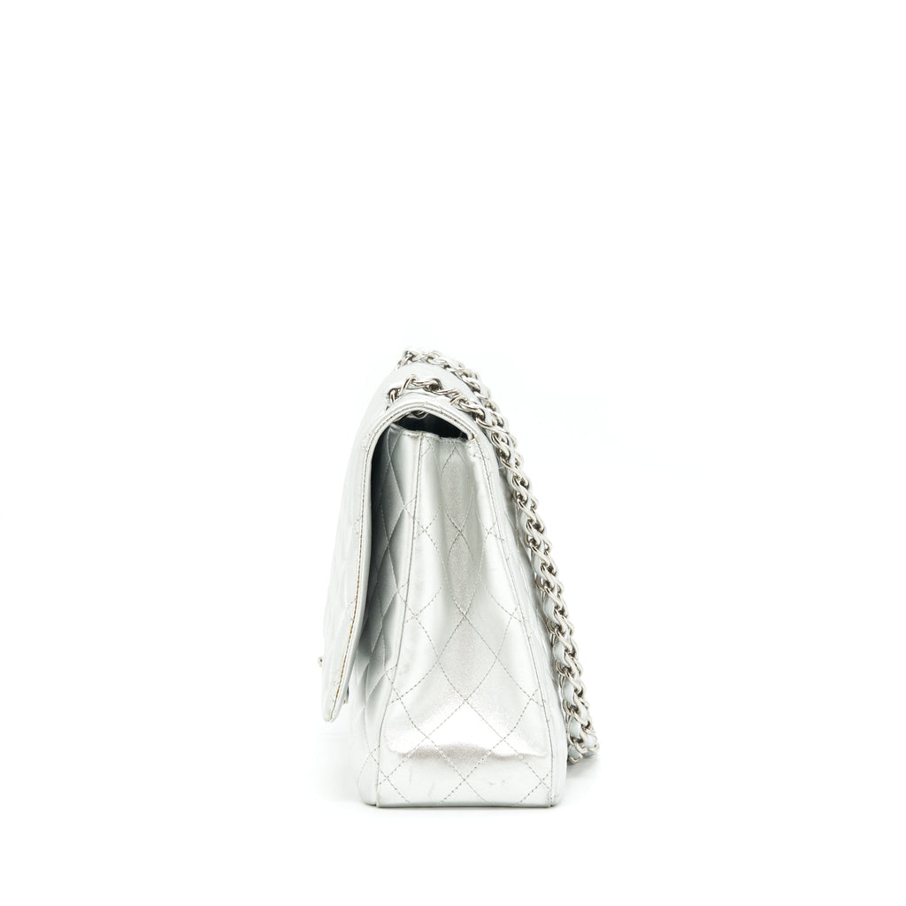 chanel-maxi-classic-double-flap-bag-lambskin-sliver-shw