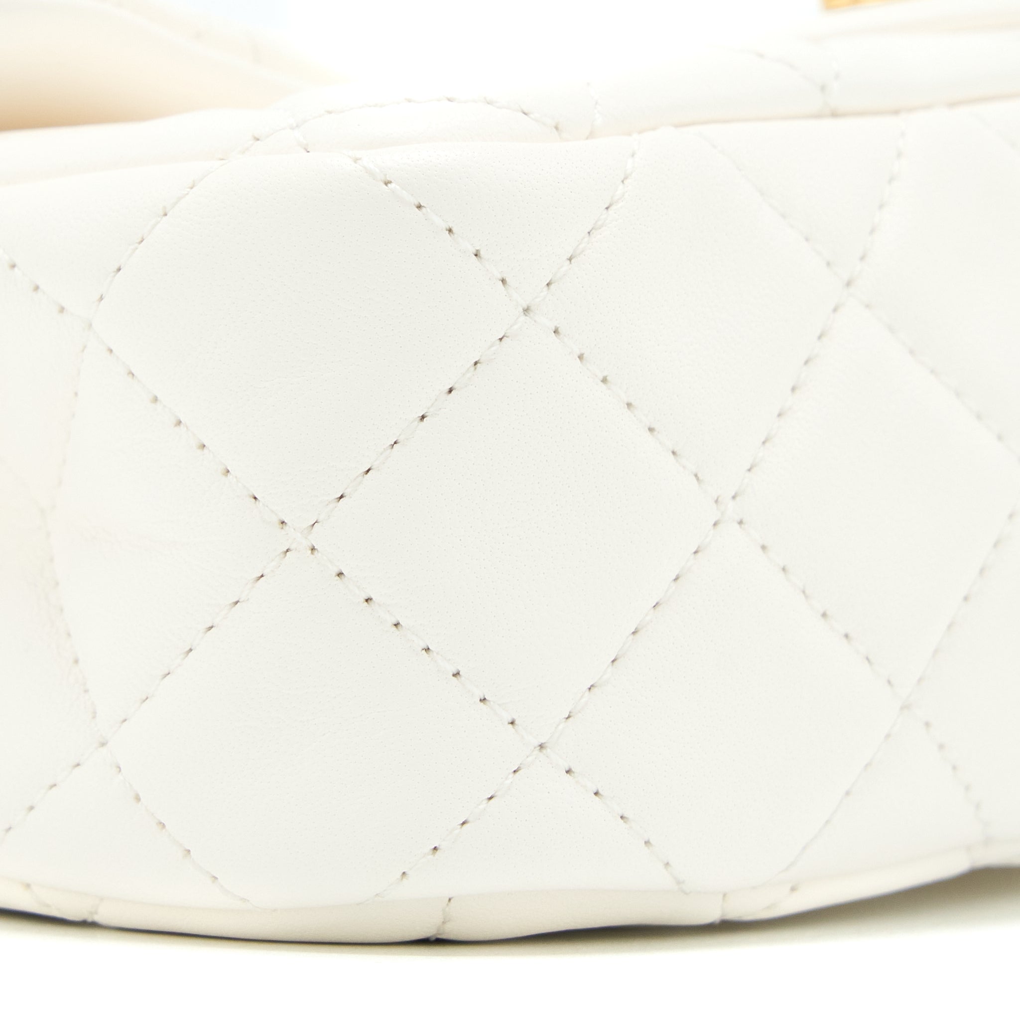 chanel-pearl-crush-mini-rectangular-lambskin-white-ghw-microchip