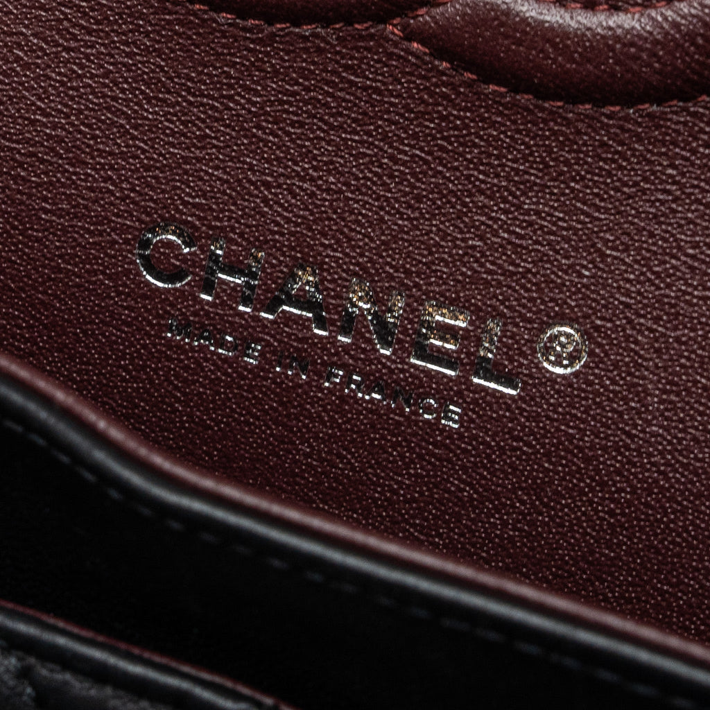 chanel-medium-classic-double-flap-bag-lambskin-black-shw-copy-1