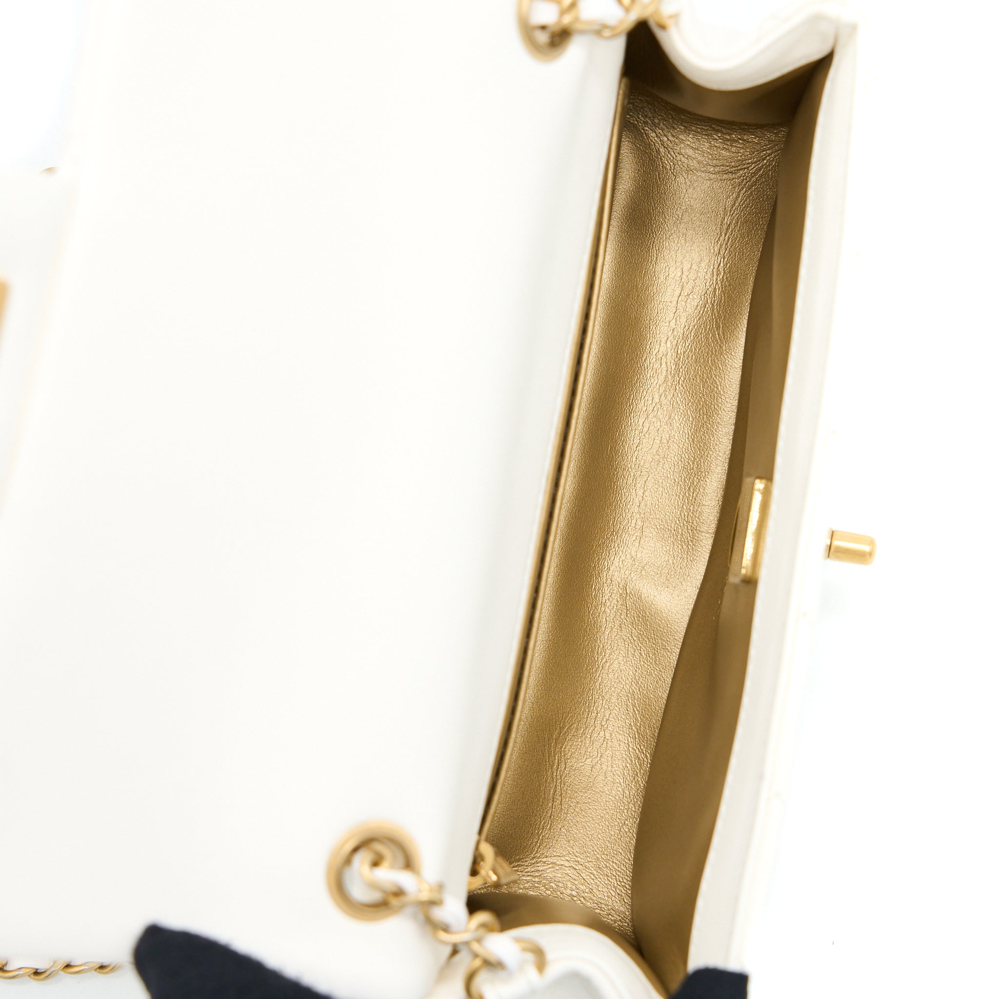 chanel-pearl-crush-mini-rectangular-lambskin-white-ghw-microchip