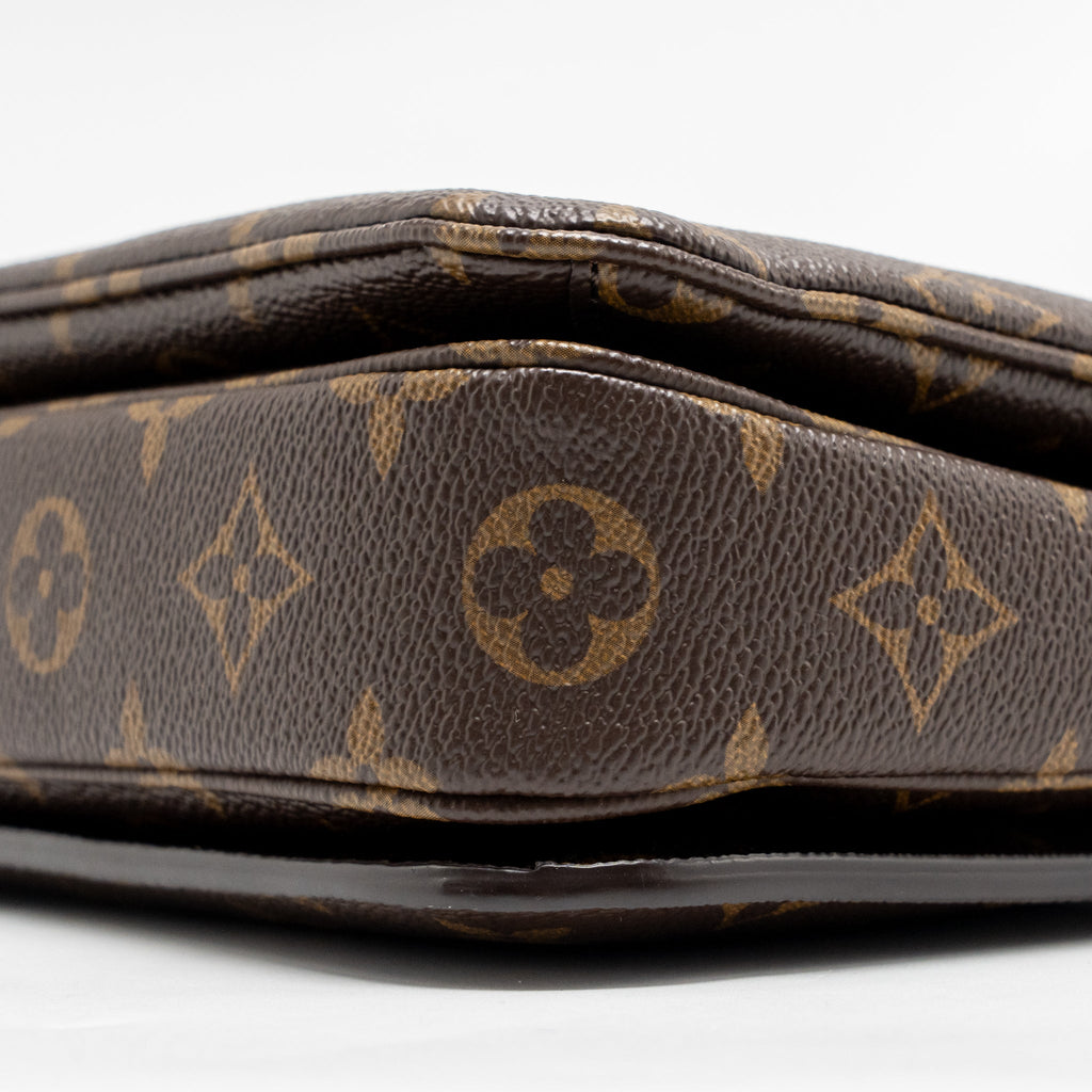 louis-vuitton-pochette-metis-monogram-canvas-ghw-32
