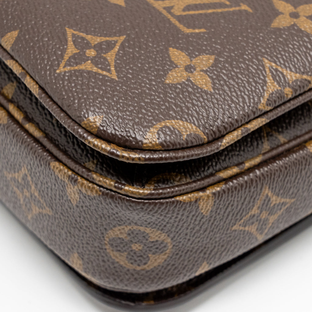 louis-vuitton-pochette-metis-monogram-canvas-ghw-32