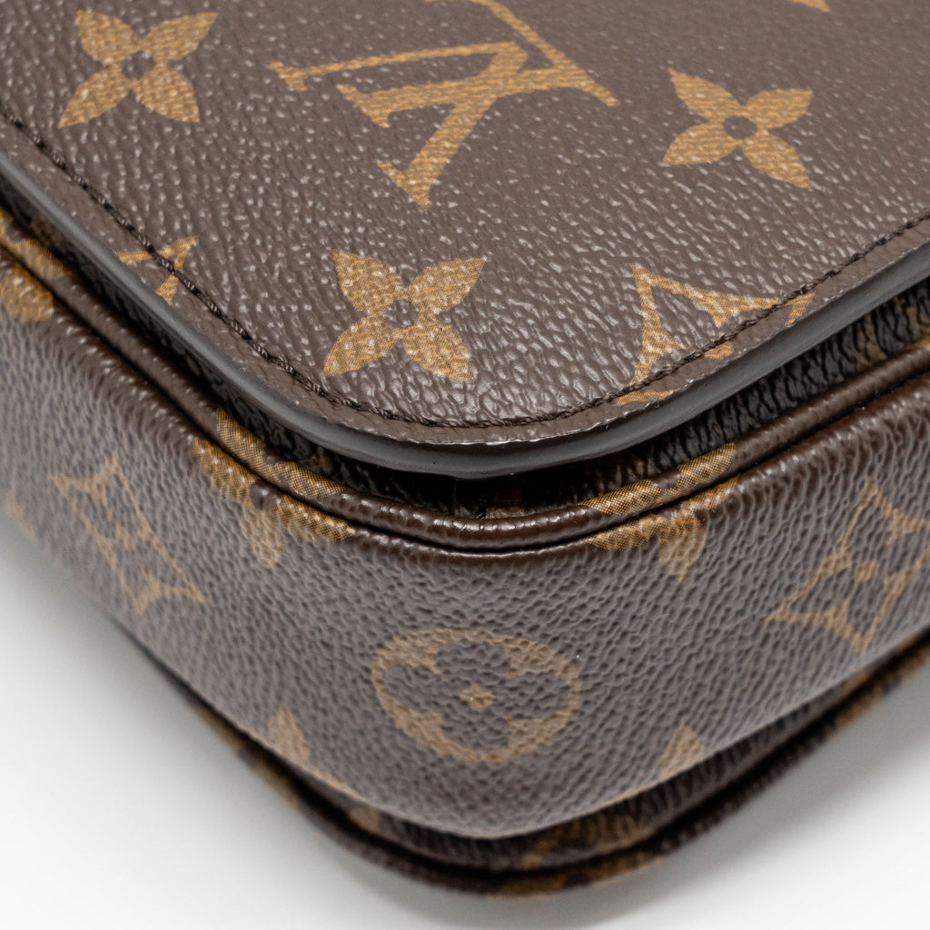 louis-vuitton-pochette-metis-monogram-canvas-ghw-32