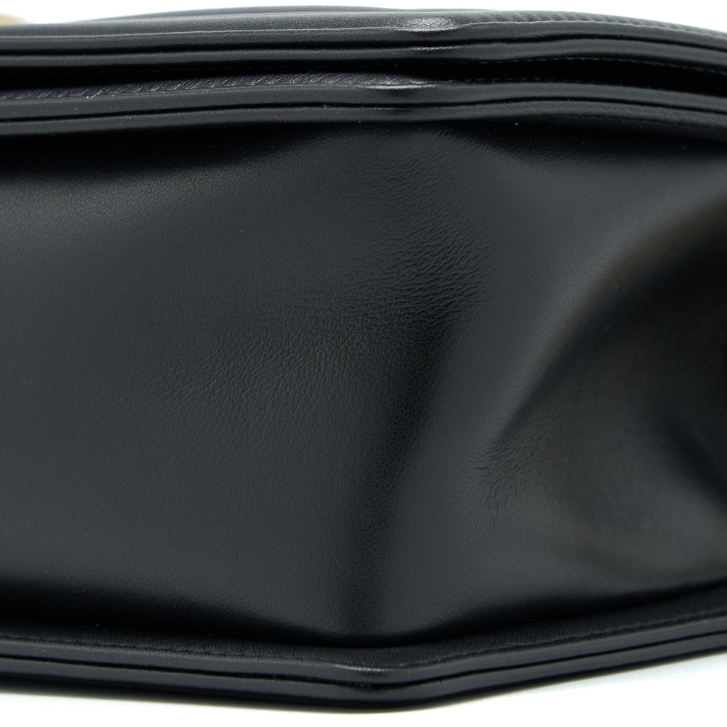 chanel-medium-boy-bag-lambskin-black-ghw-microchip