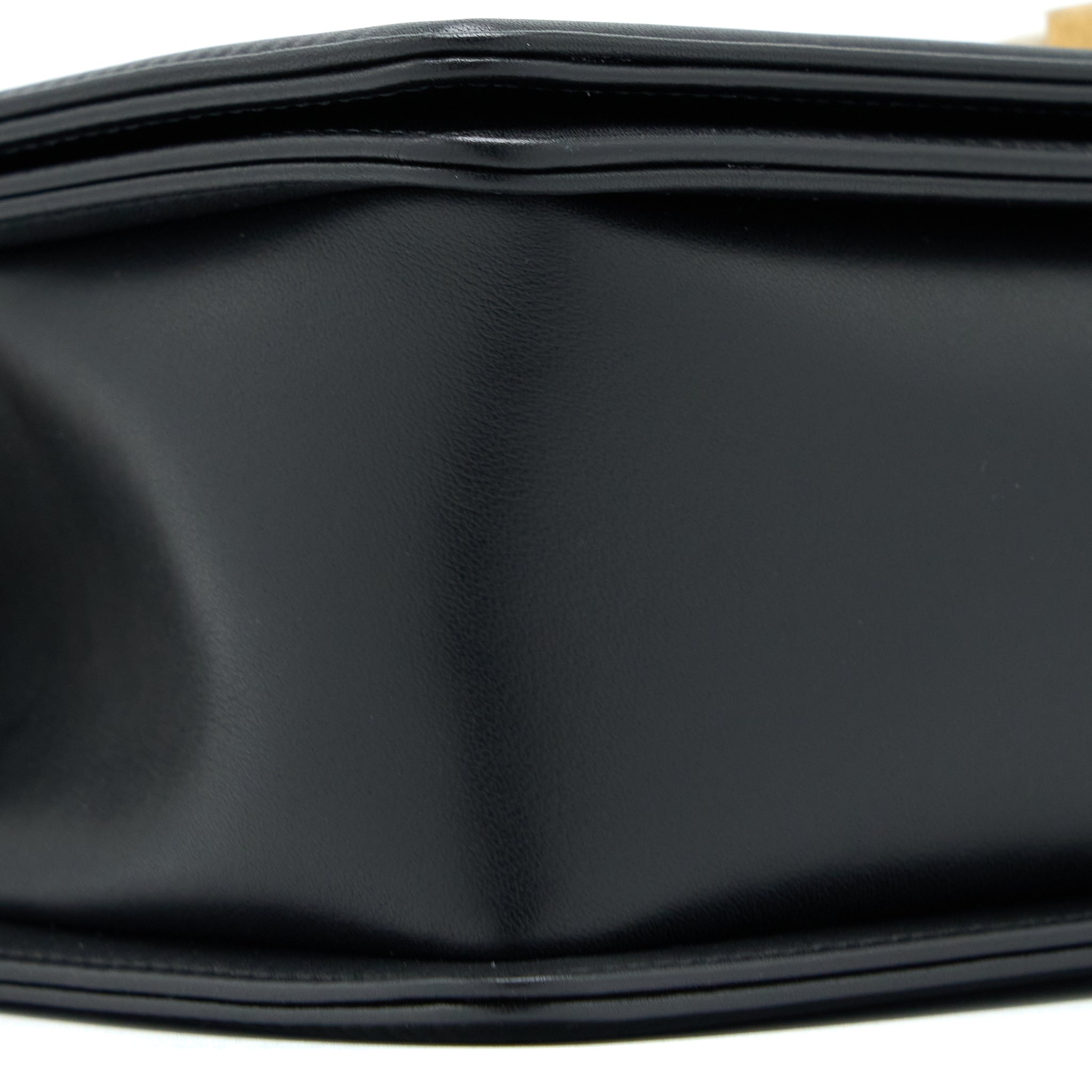 chanel-medium-boy-bag-lambskin-black-ghw-microchip