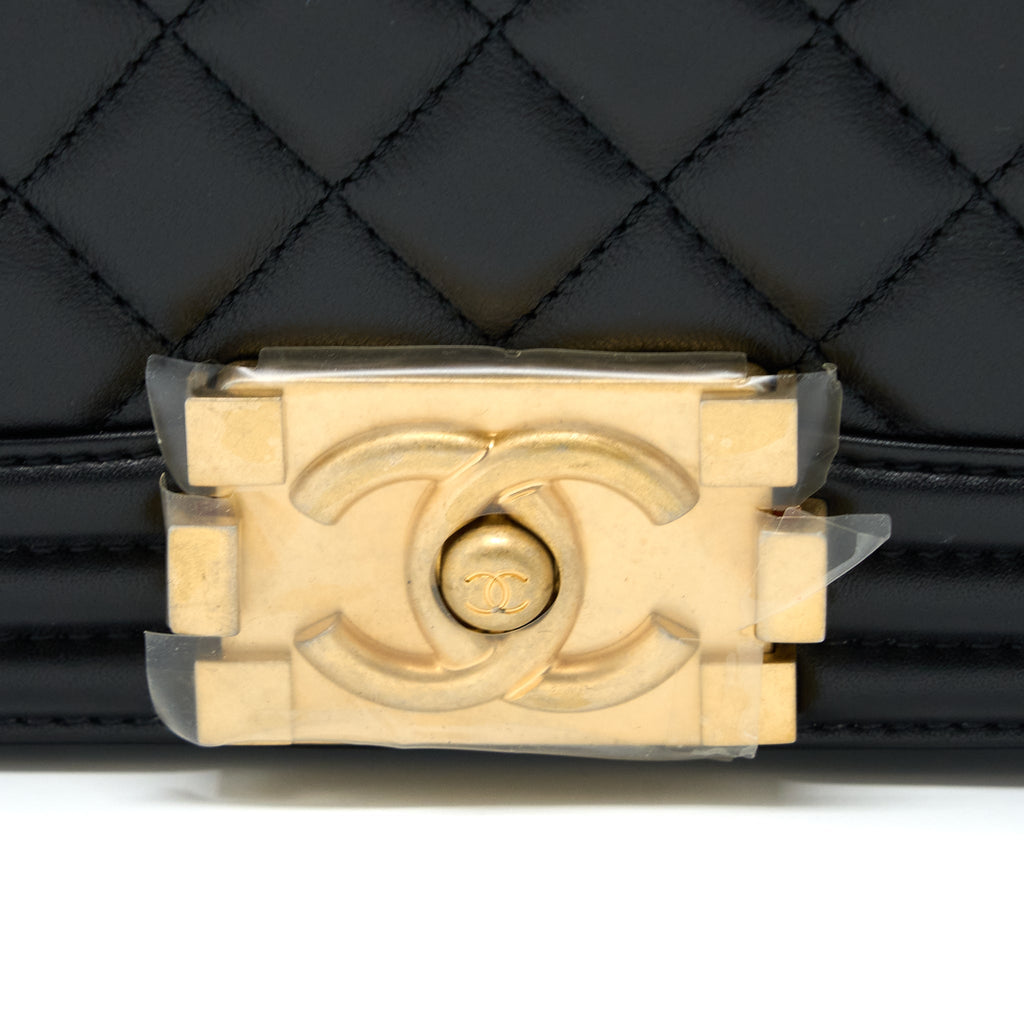 chanel-medium-boy-bag-lambskin-black-ghw-microchip