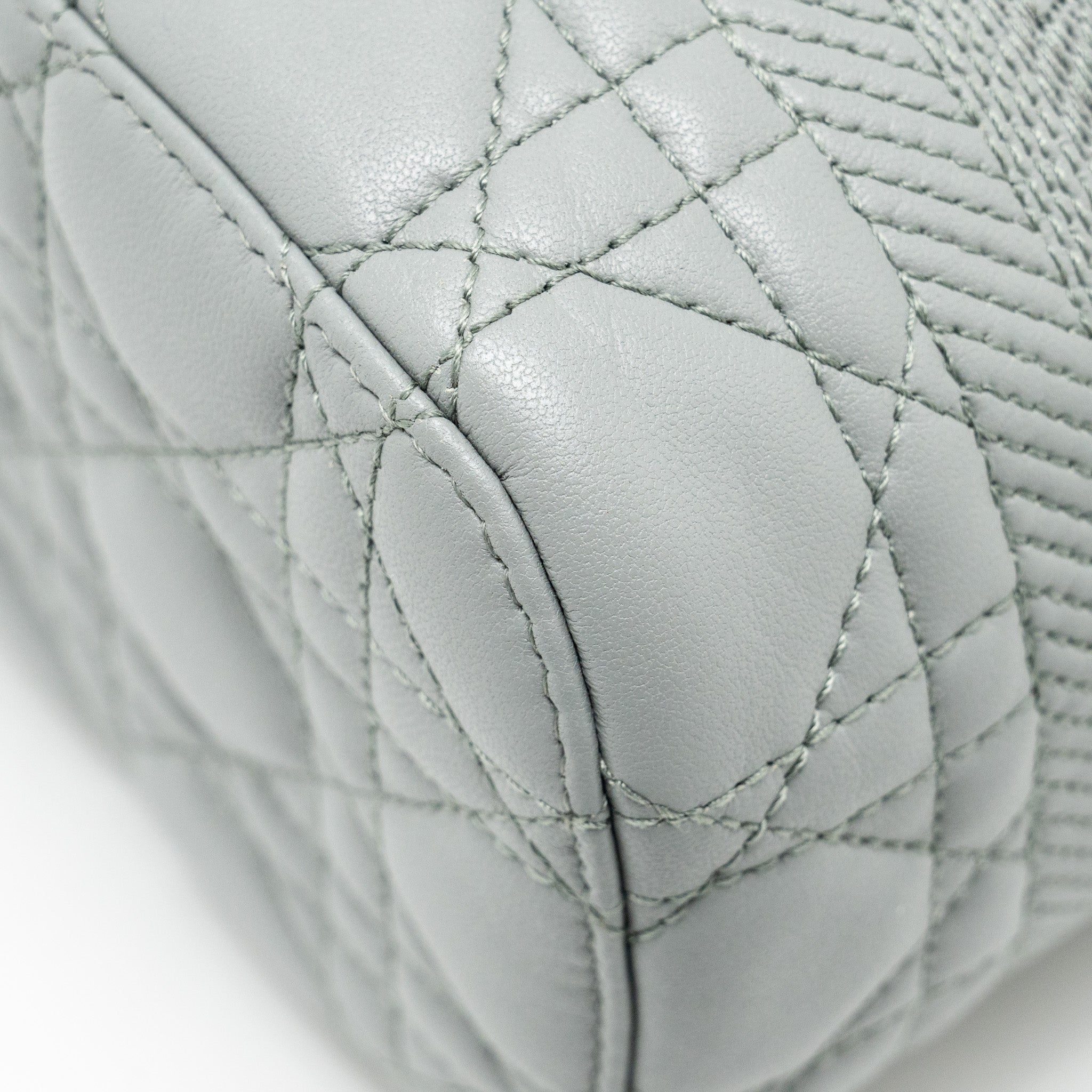 dior-small-diortravel-vanity-case-cannage-lambskin-grey-ghw-copy-1