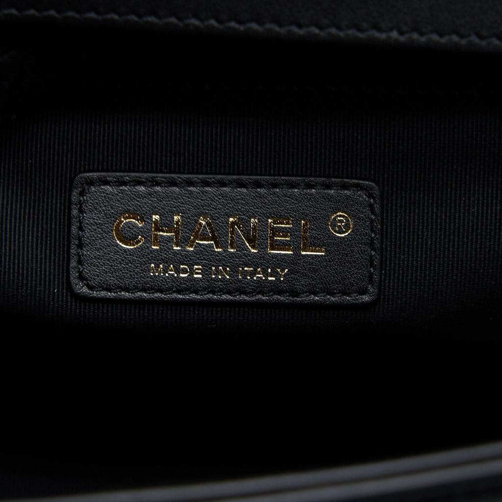 chanel-medium-boy-bag-lambskin-black-ghw-microchip
