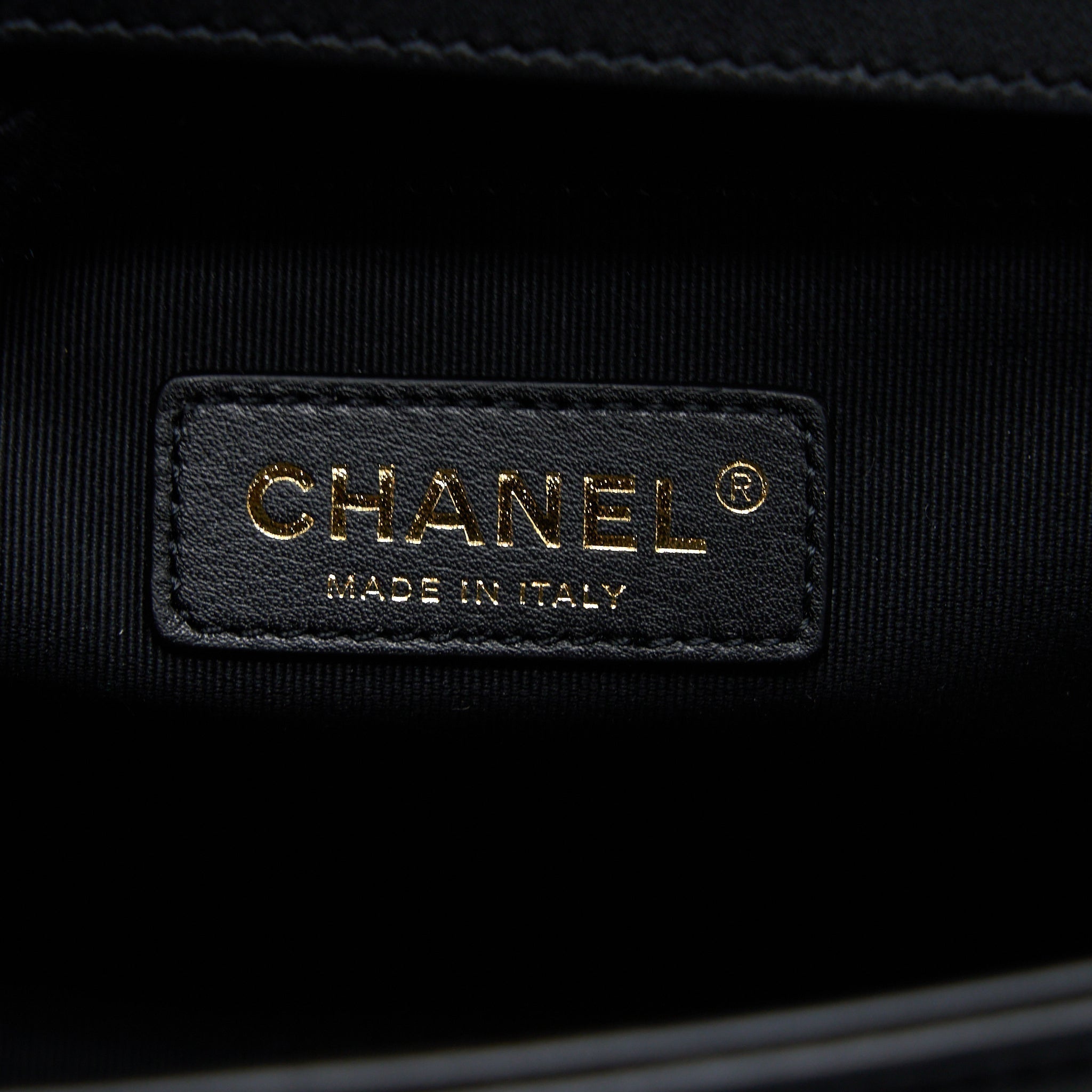 chanel-medium-boy-bag-lambskin-black-ghw-microchip