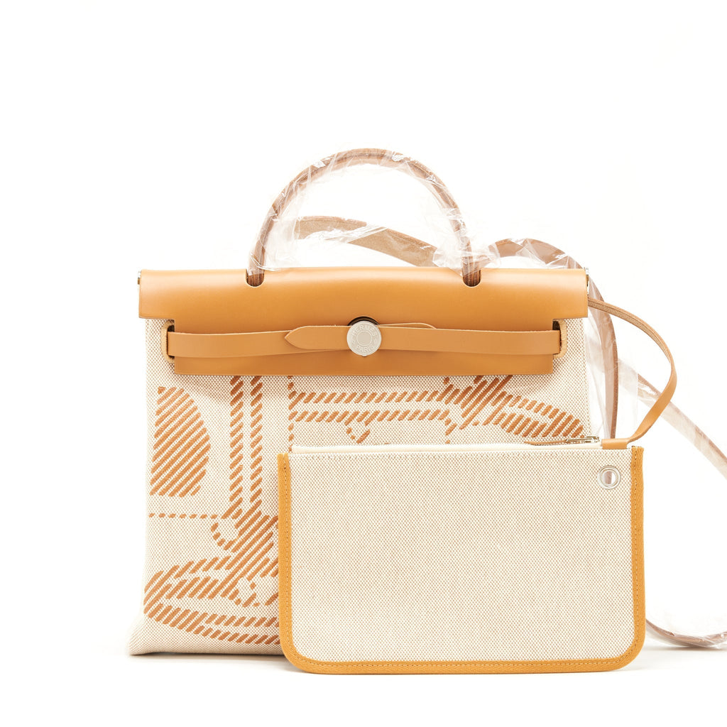 hermes-herbag-zip-31-toile-h-en-relief-brides-sable-ecru-beige-nat-sable-stamp-z