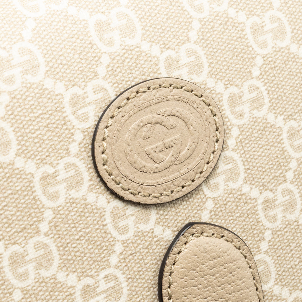 gucci-interlock-gg-logo-crossbody-messanger-bag-canvas-calfskin-light-grey-ghw