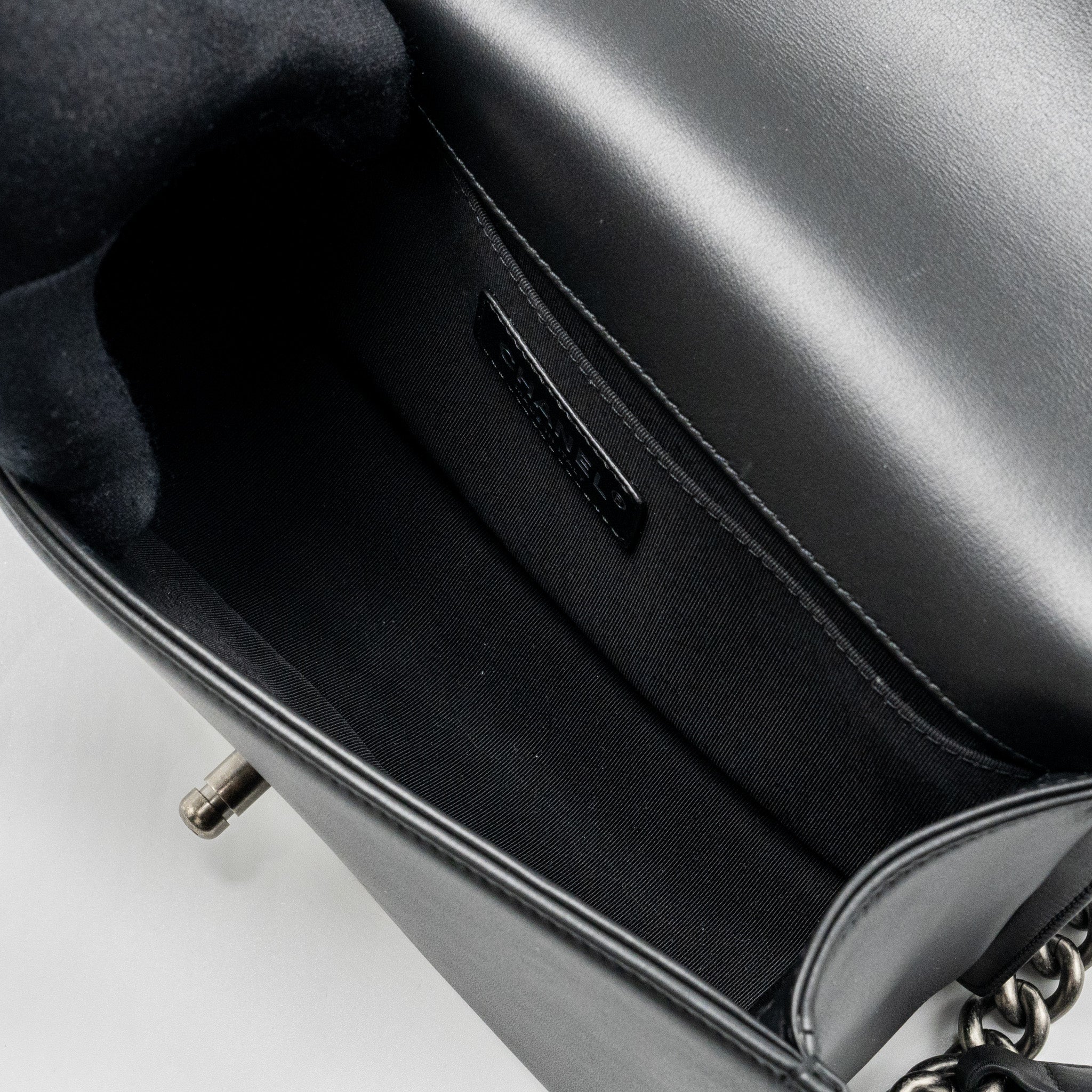 chanel-medium-boy-bag-calfskin-black-ruthenium-hardware