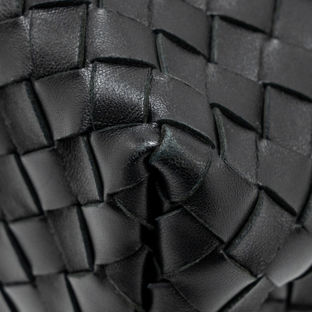 bottega-veneta-medium-andiamo-lambskin-black-ghw