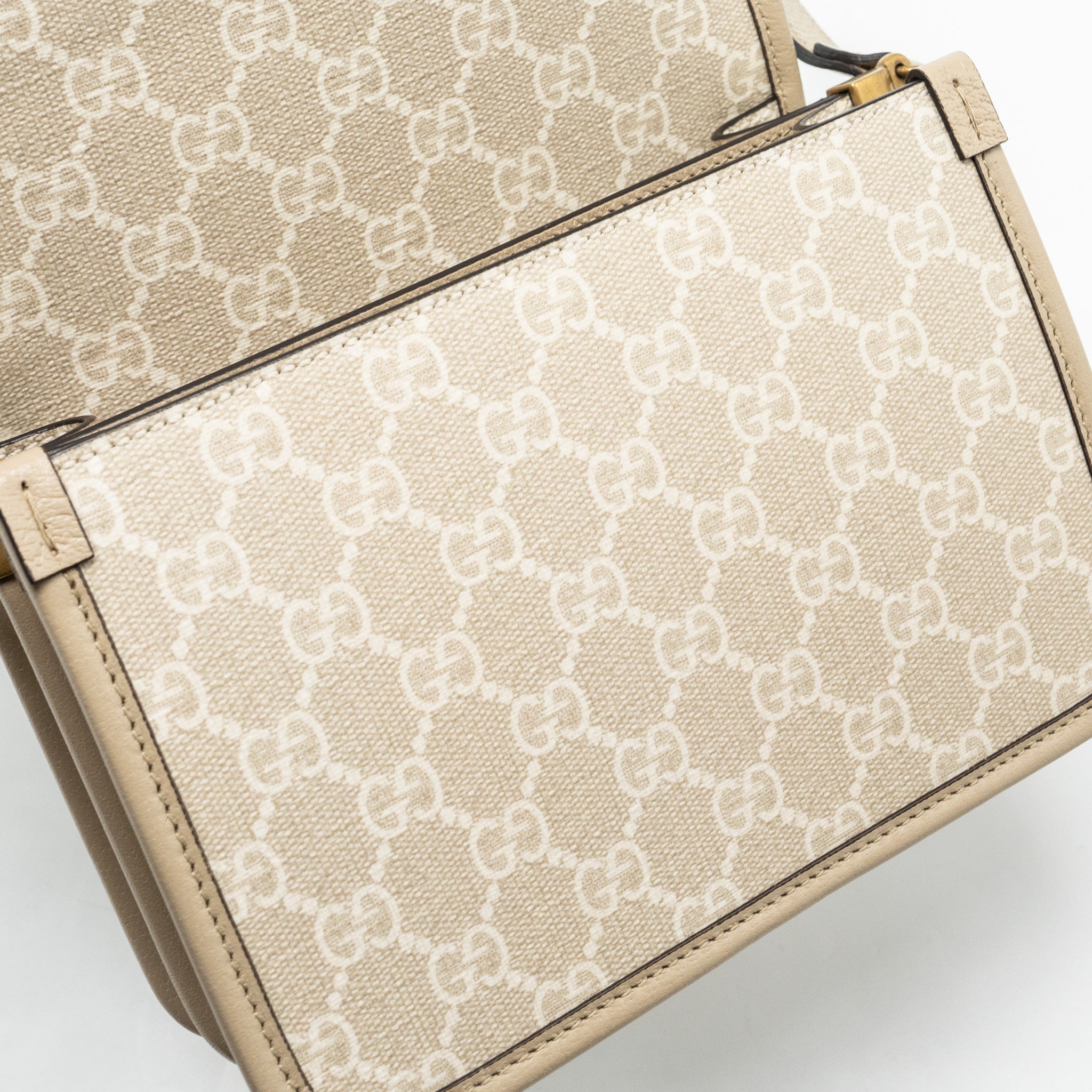 gucci-interlock-gg-logo-crossbody-messanger-bag-canvas-calfskin-light-grey-ghw