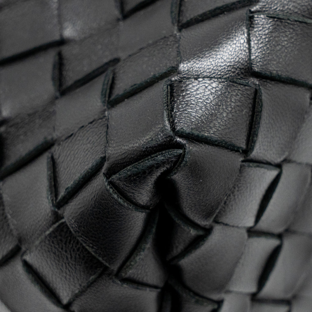 bottega-veneta-medium-andiamo-lambskin-black-ghw