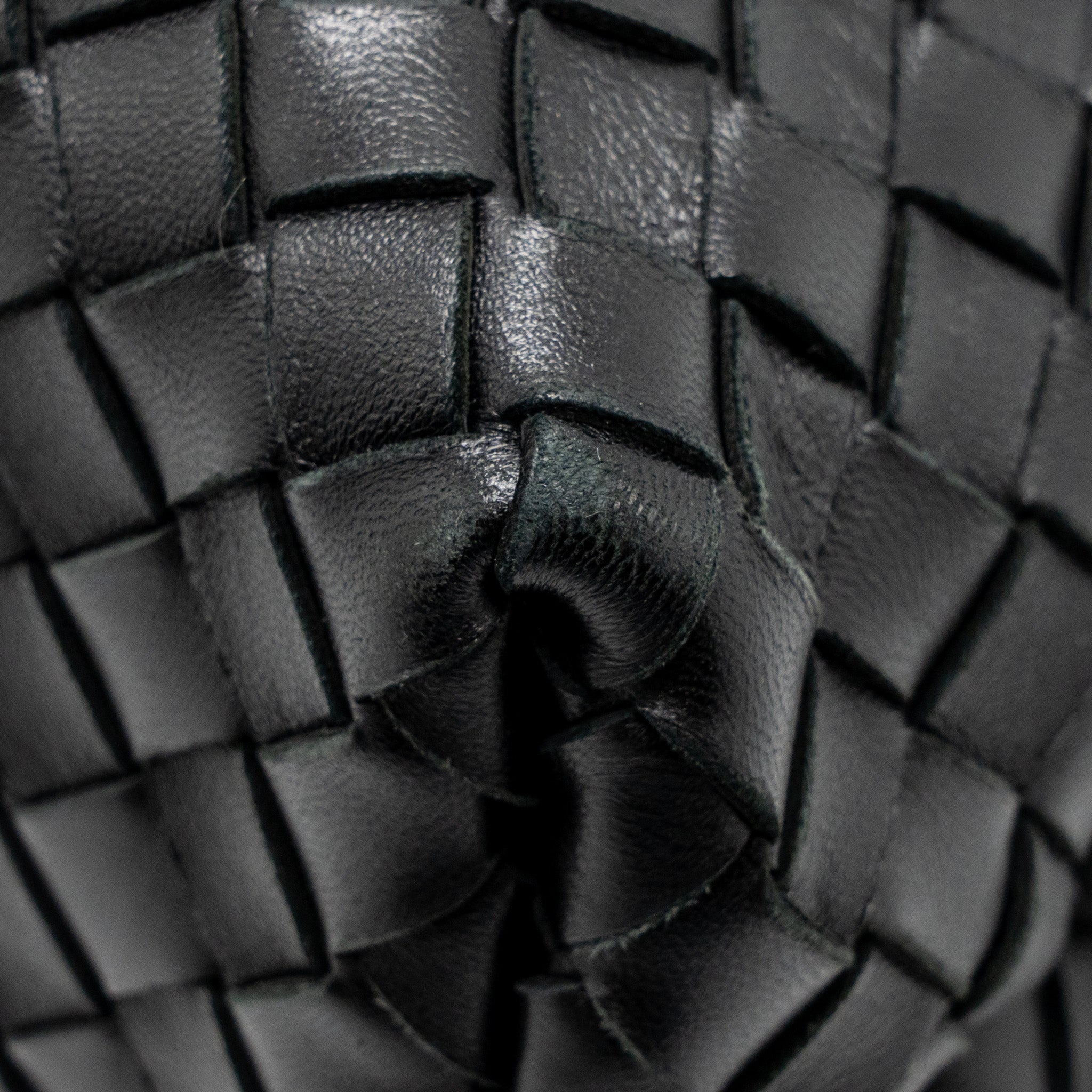 bottega-veneta-medium-andiamo-lambskin-black-ghw