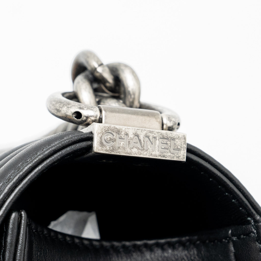 chanel-medium-boy-bag-calfskin-black-ruthenium-hardware