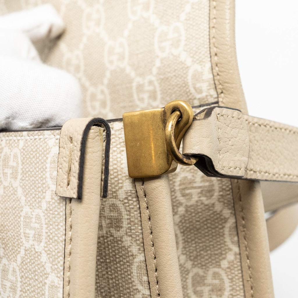 gucci-interlock-gg-logo-crossbody-messanger-bag-canvas-calfskin-light-grey-ghw