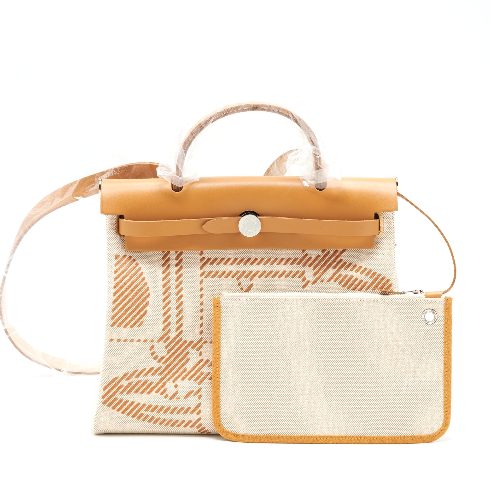 hermes-herbag-zip-31-toile-h-en-relief-brides-sable-ecru-beige-nat-sable-stamp-z