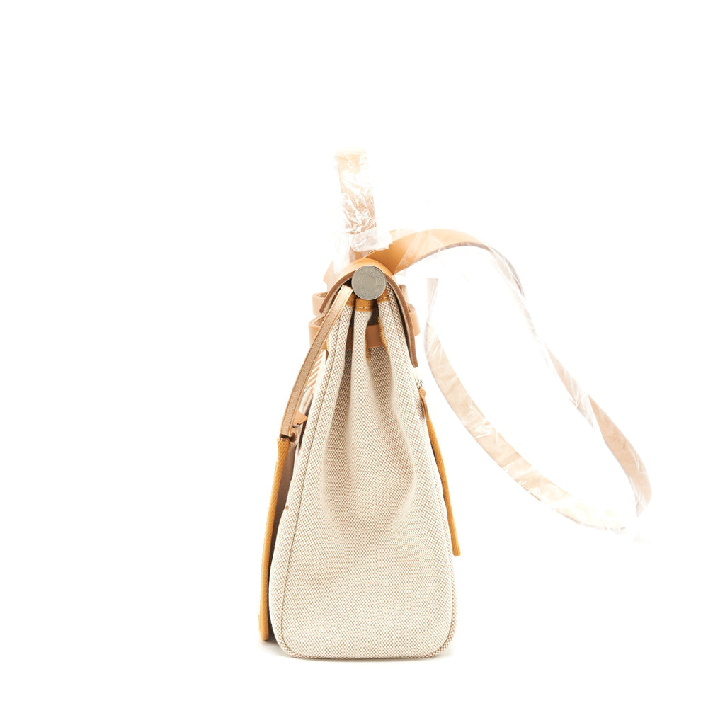 hermes-herbag-zip-31-toile-h-en-relief-brides-sable-ecru-beige-nat-sable-stamp-z