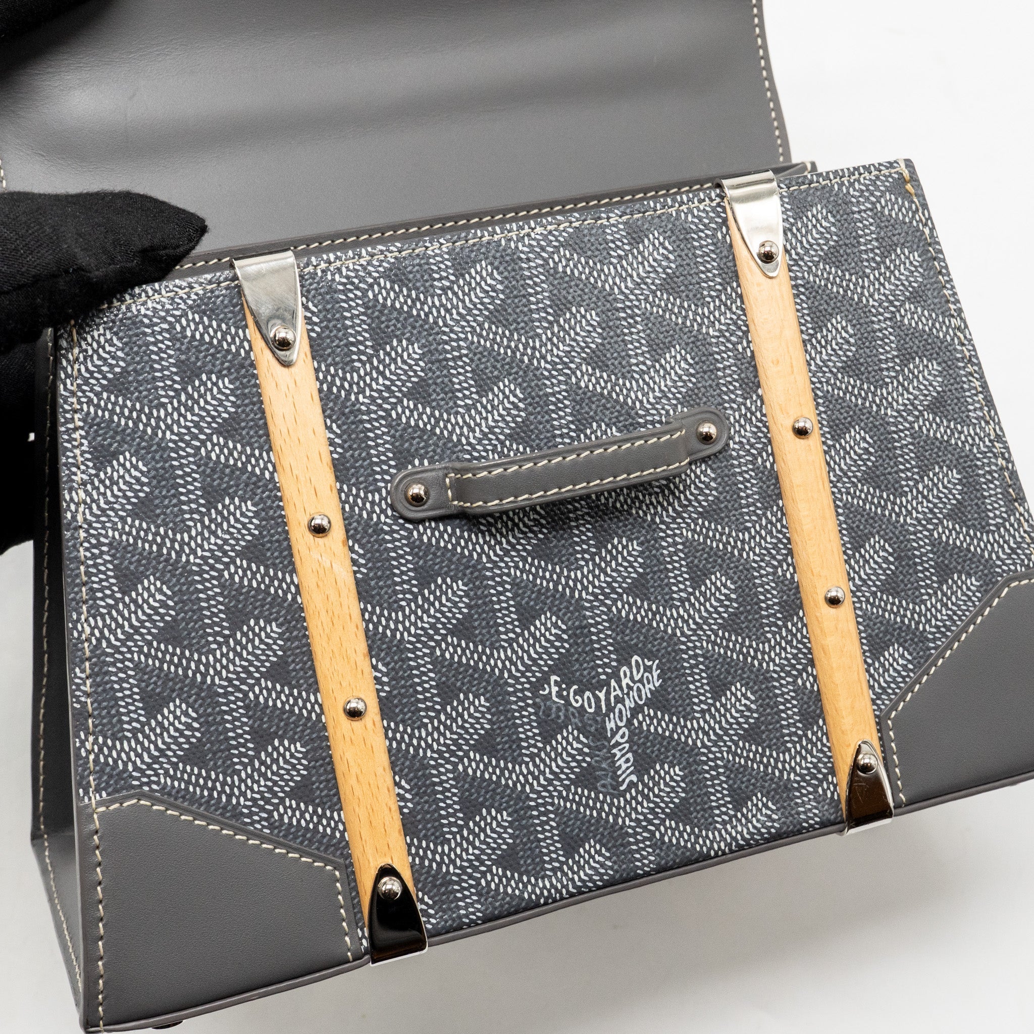 goyard-grey