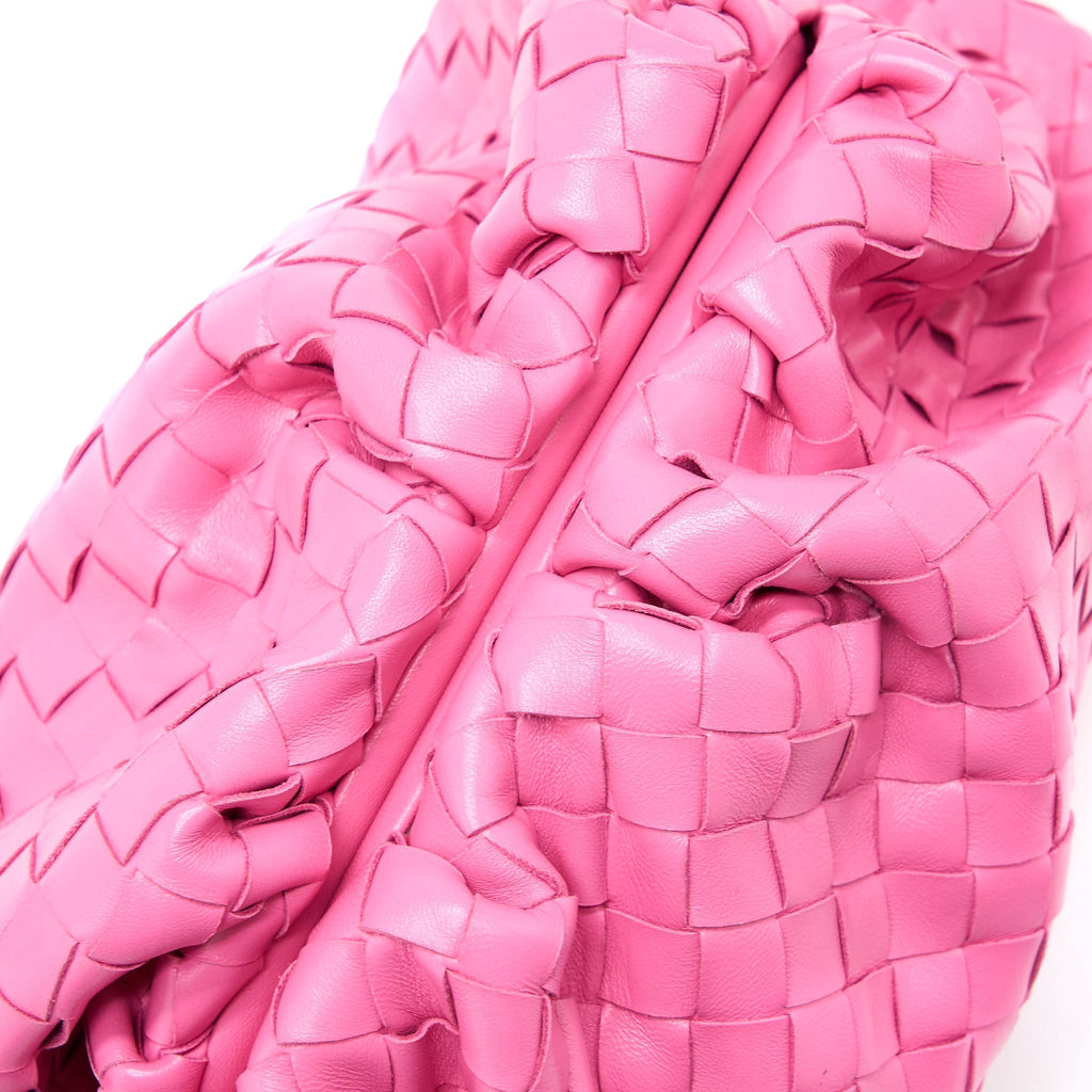 bottega-veneta-clutch-interccato-pink