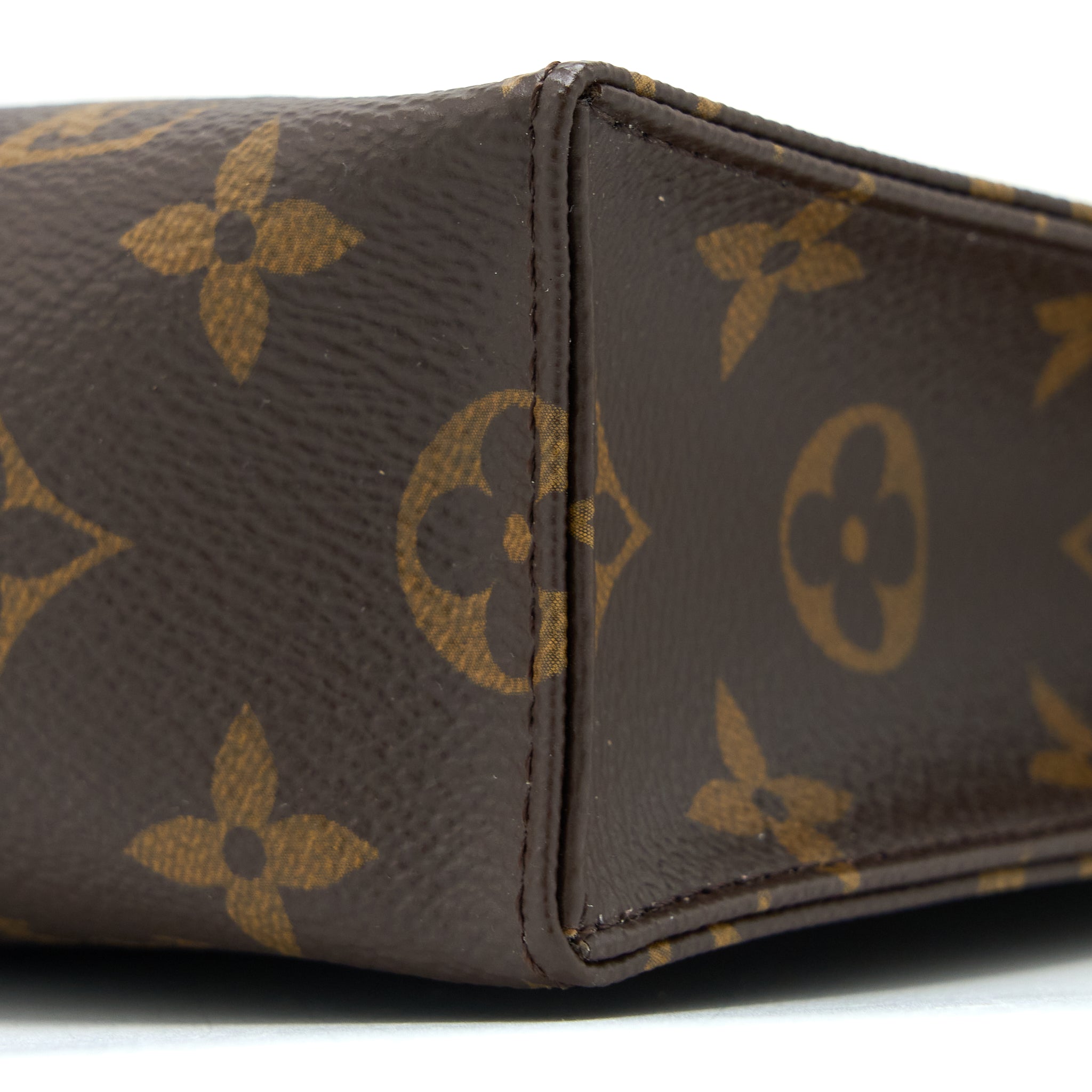 louis-vuitton-toiletry-pochette-26-monogram-canvas-6