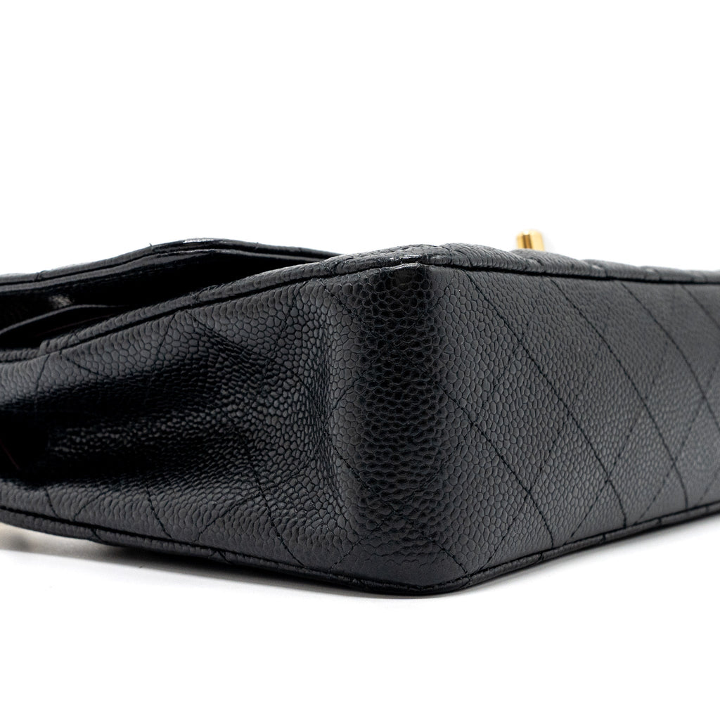 chanel-medium-classic-double-flap-bag-caviar-ghw