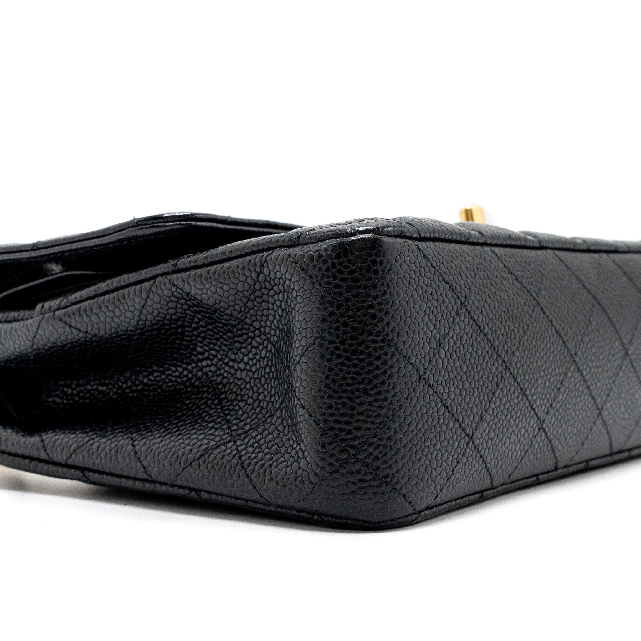 chanel-medium-classic-double-flap-bag-caviar-ghw
