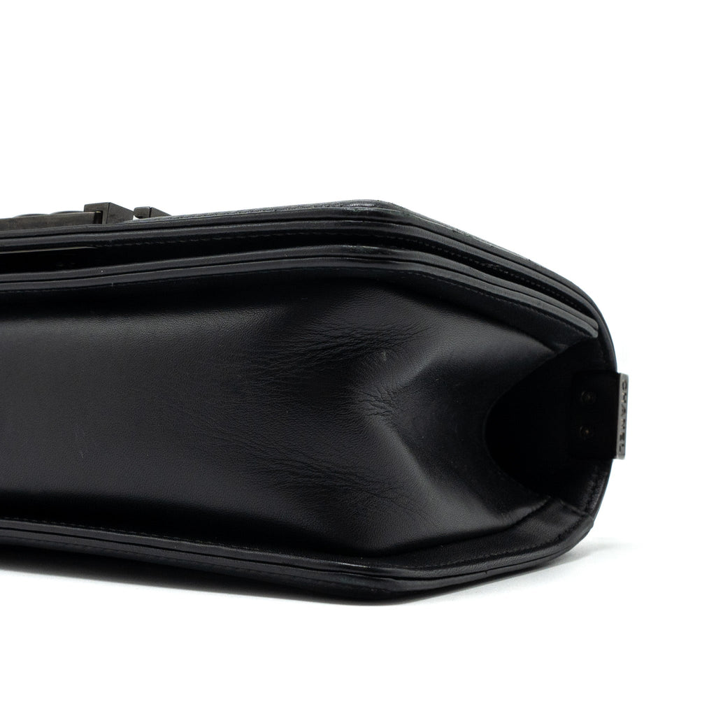 chanel-small-boy-bag-chevron-calfskin-black-iridescent-blue-black-hardware