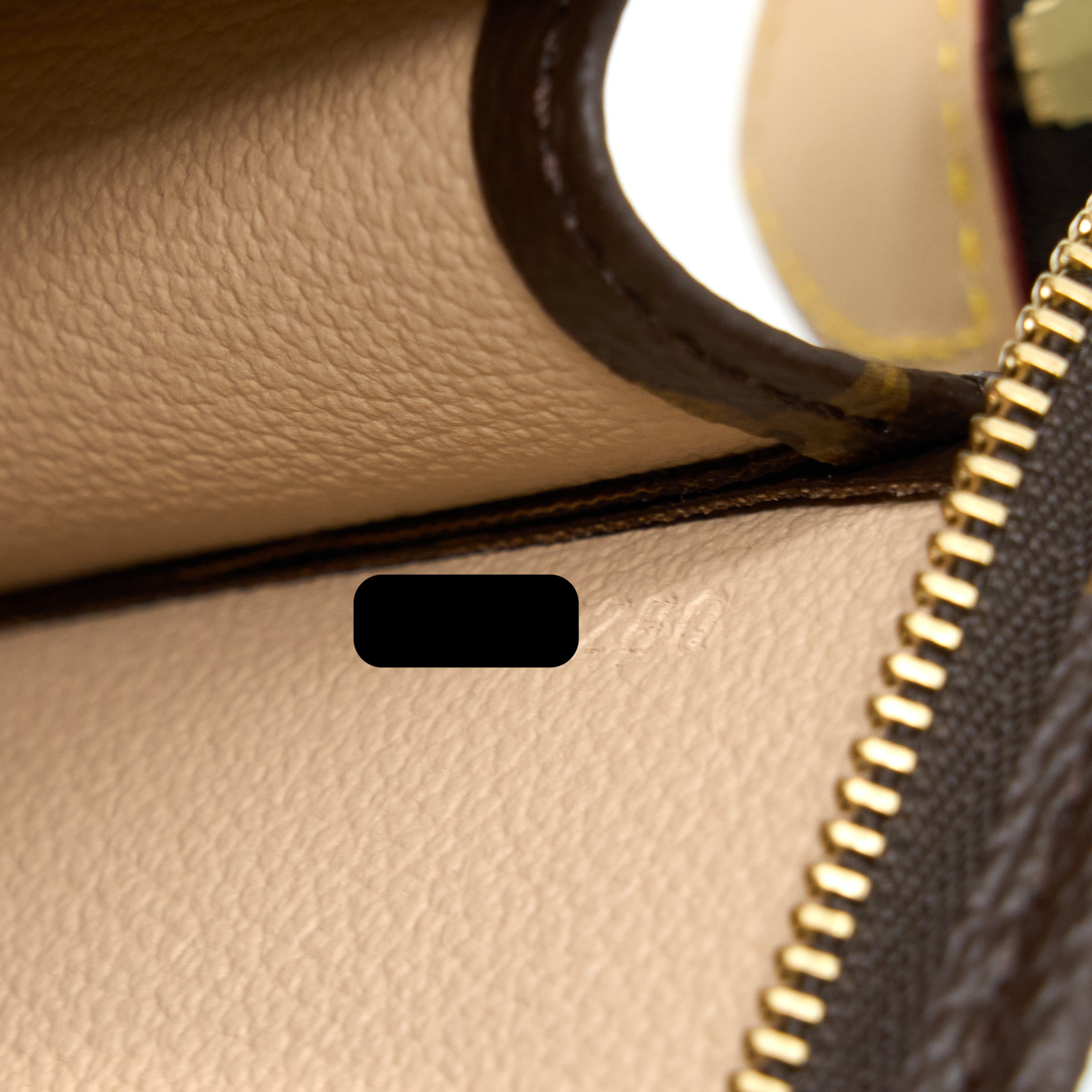 louis-vuitton-toiletry-pochette-26-monogram-canvas-6