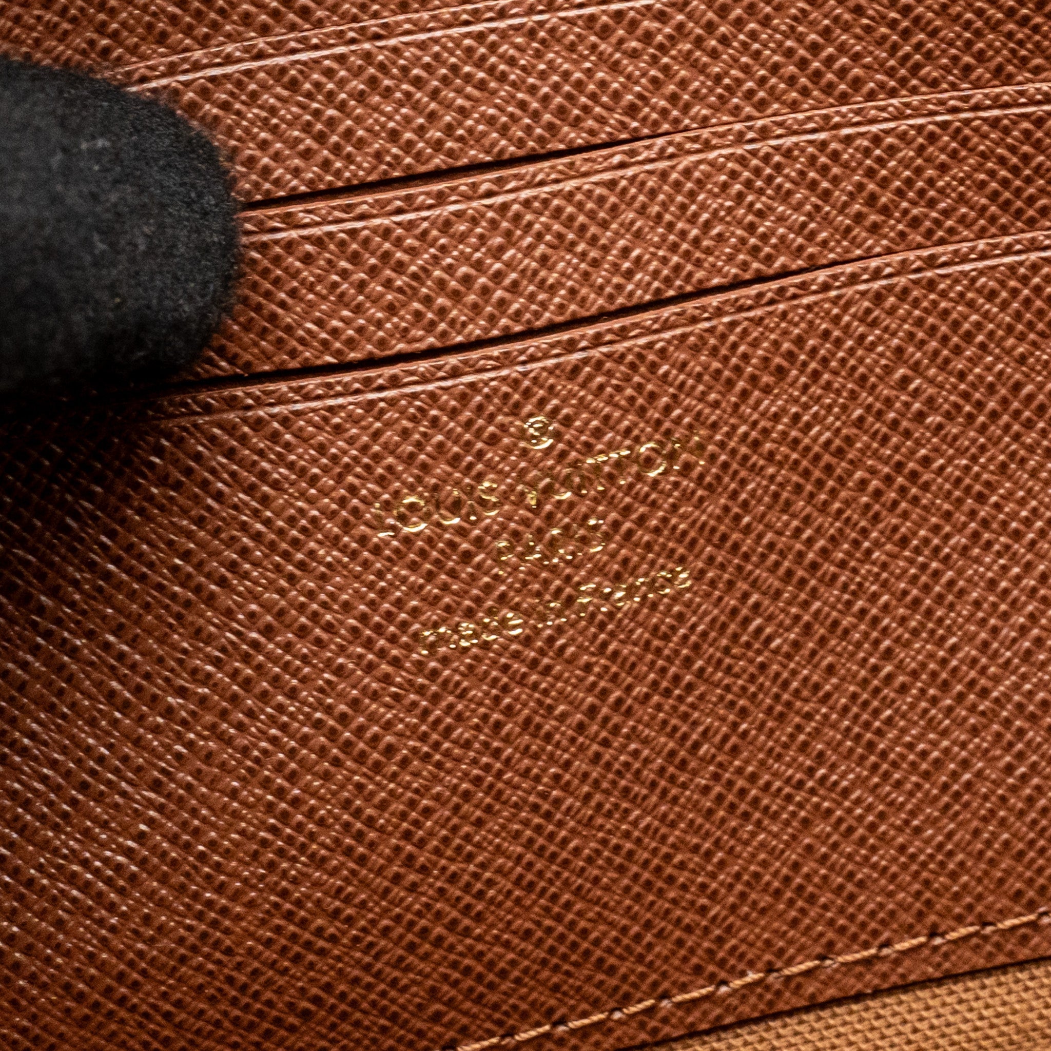 louis-vuitton-ivy-wallet-on-chain-monogram-canvas-ghw