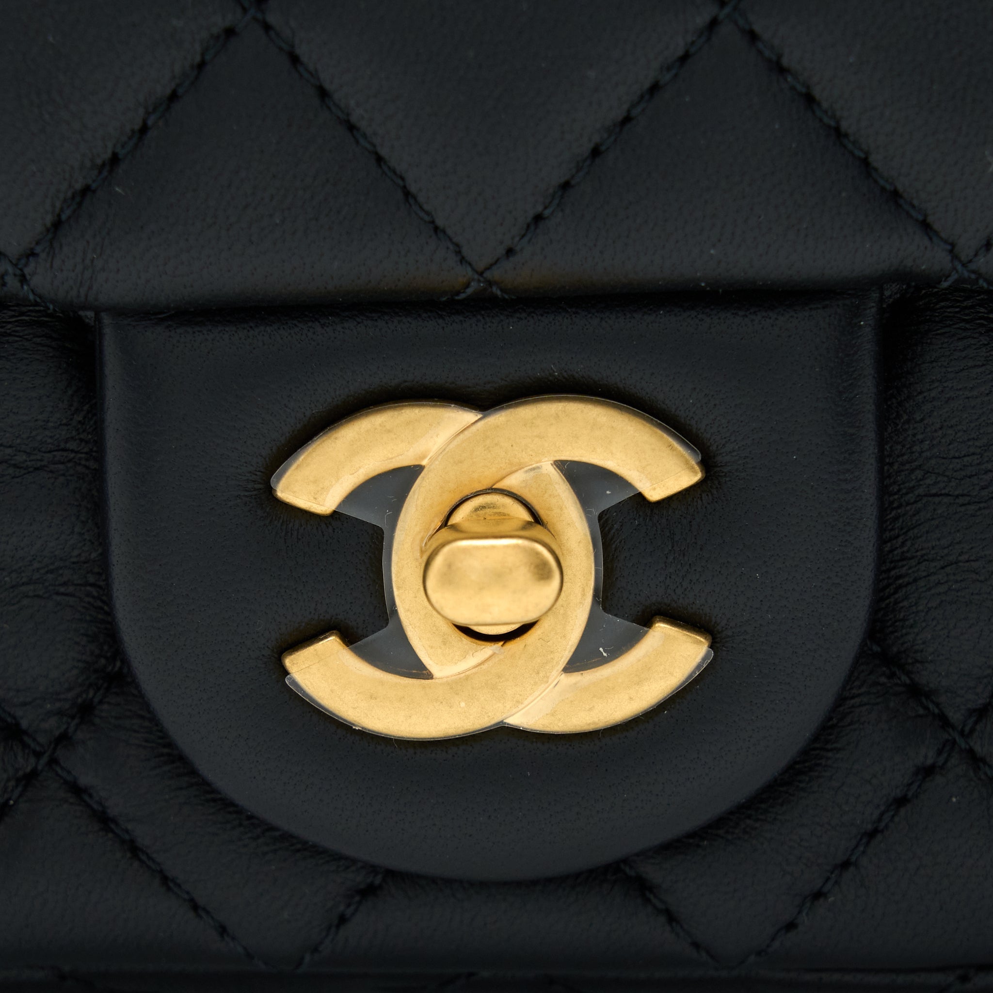 chanel-pearl-crush-mini-rectangular-lambskin-black-brushed-ghw-microchip