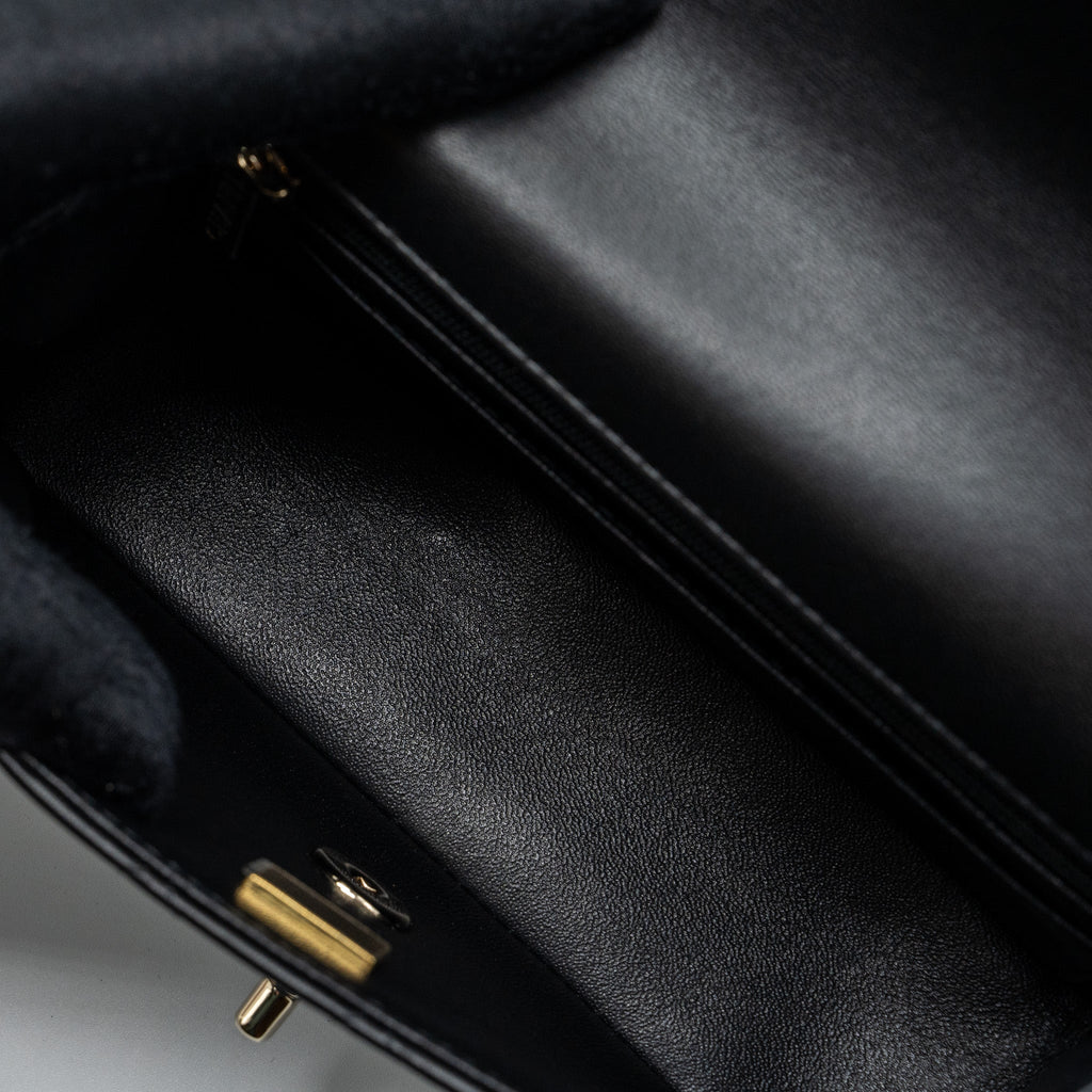 chanel-22p-lion-charm-top-handle-mini-rectangular-flap-bag-lambskin-black-lghw-microchip