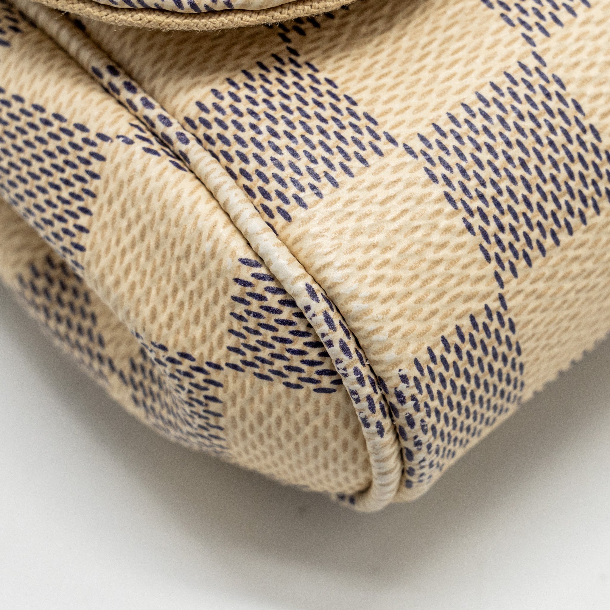 louis-vuitton-favorite-pm-damier-azur-canvas-ghw