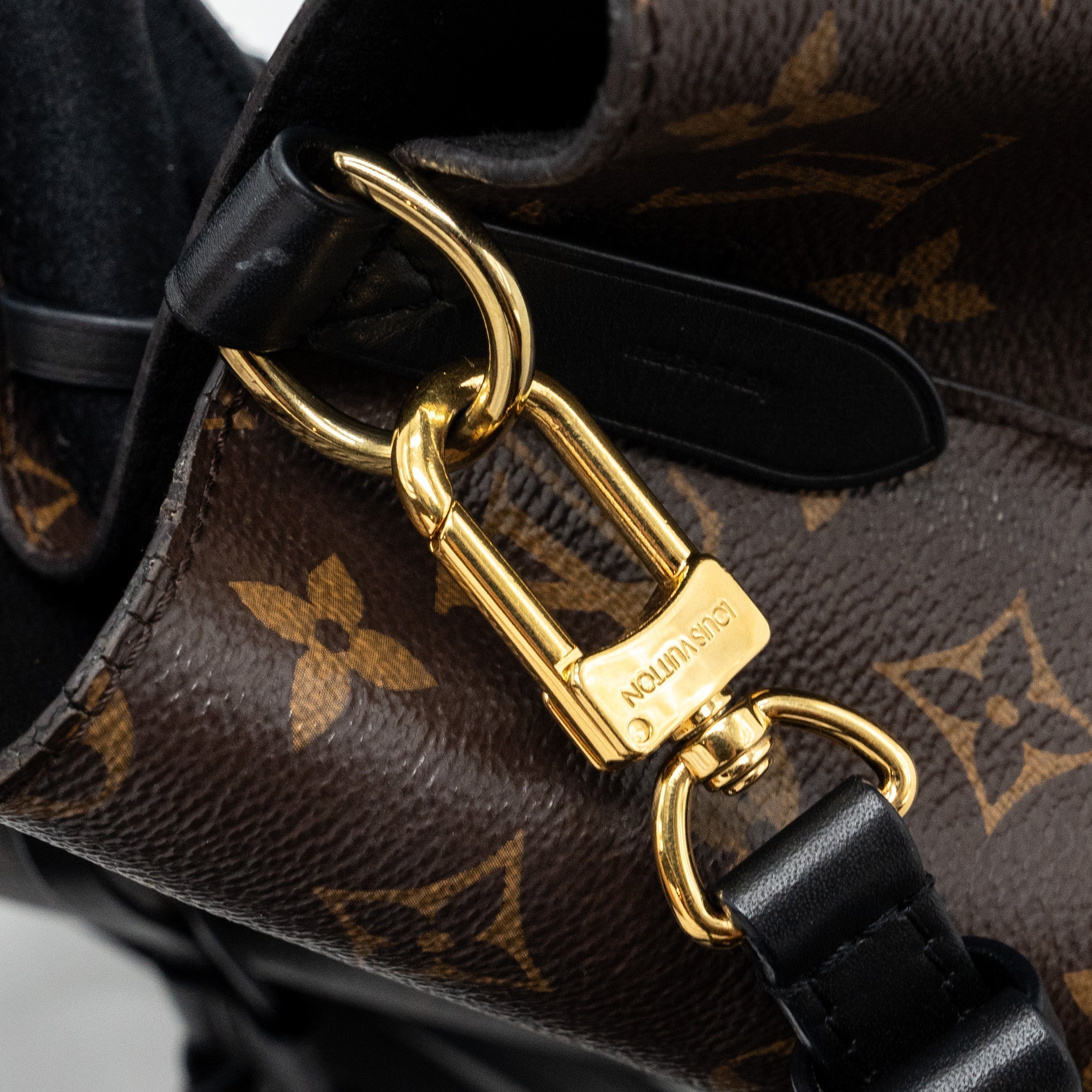 louis-vuitton-neonoe-mm-monogram-canvas-black-ghw