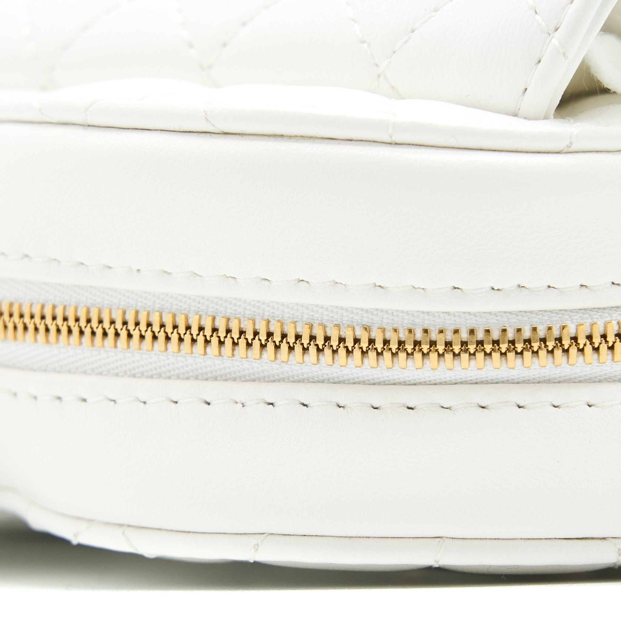 chanel-22s-heart-bag-lambskin-white-lghw-microchip-2